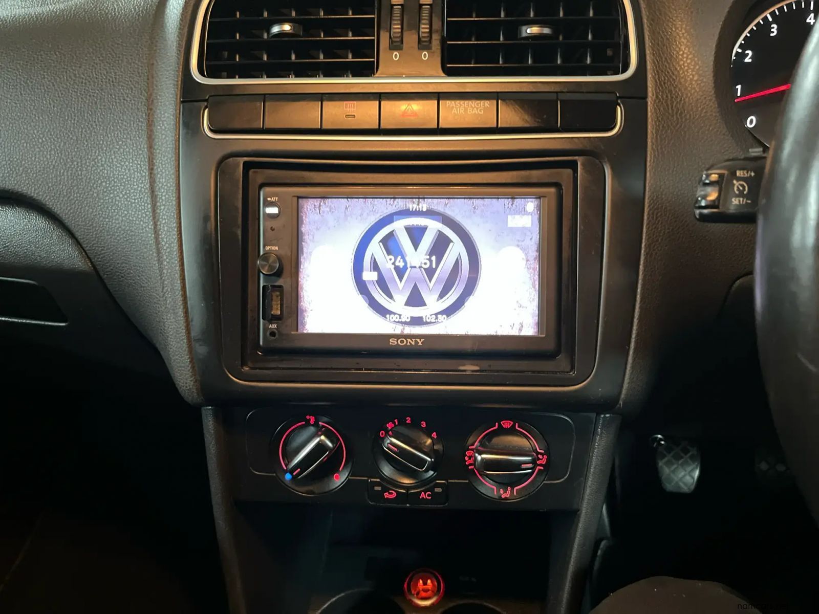 2013 Volkswagen Polo 1.4 Comfortline 5-Door photo