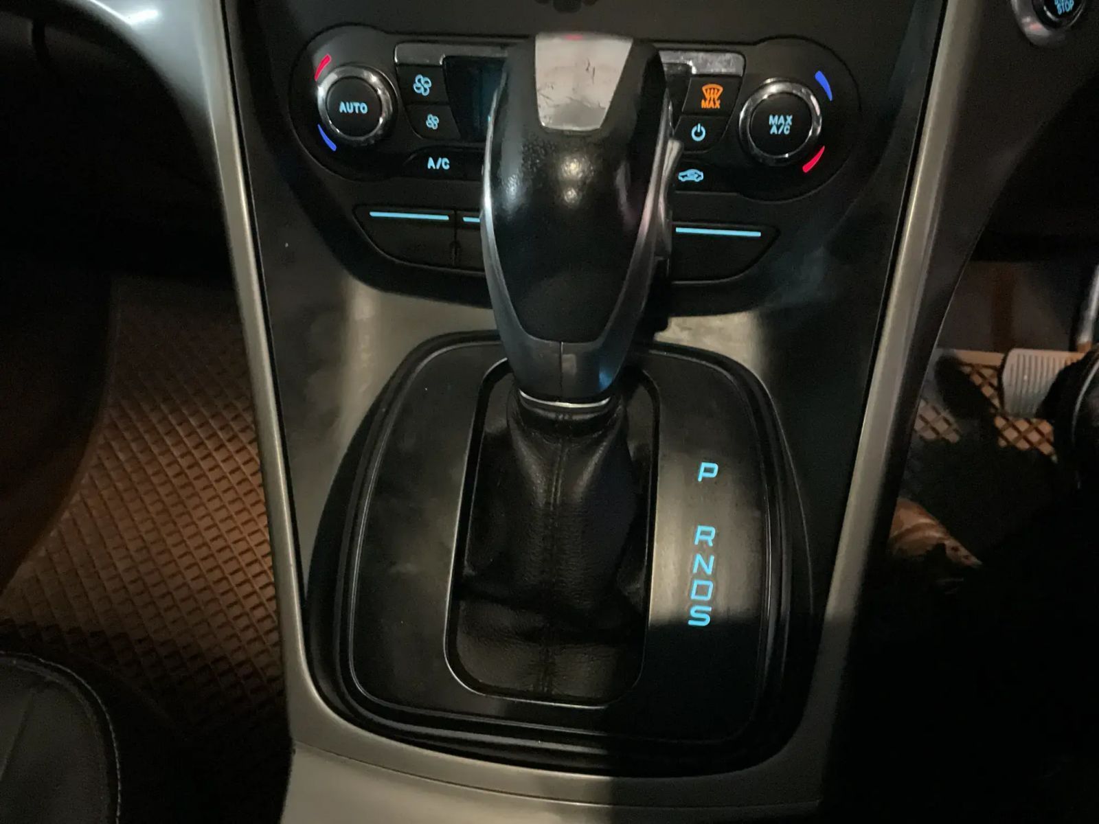 2015 Ford Kuga 2.0 TDCi Titanium AWD Powershift photo