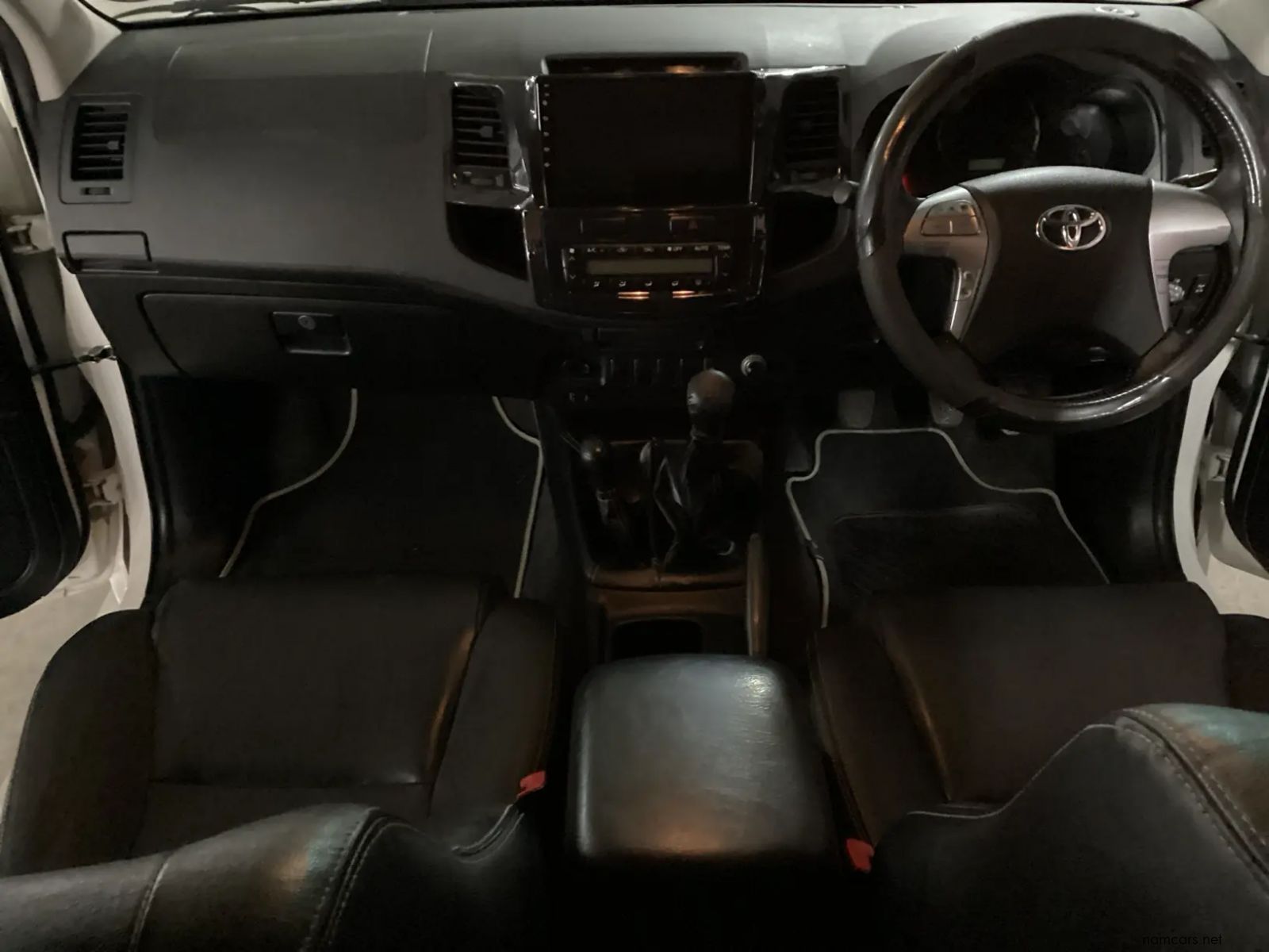 2015 Toyota Hilux 3.0 D-4d Legend 45 4x4 Pick Up Double Cab photo