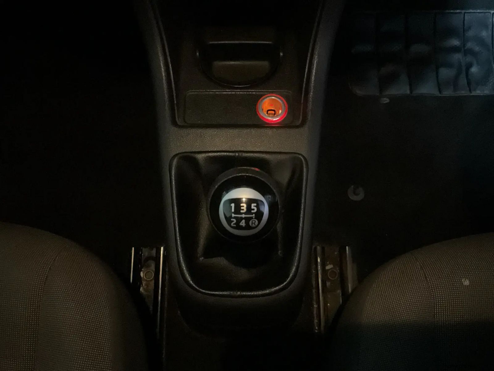 2015 Volkswagen Up Move UP! 1.0 3-Door photo