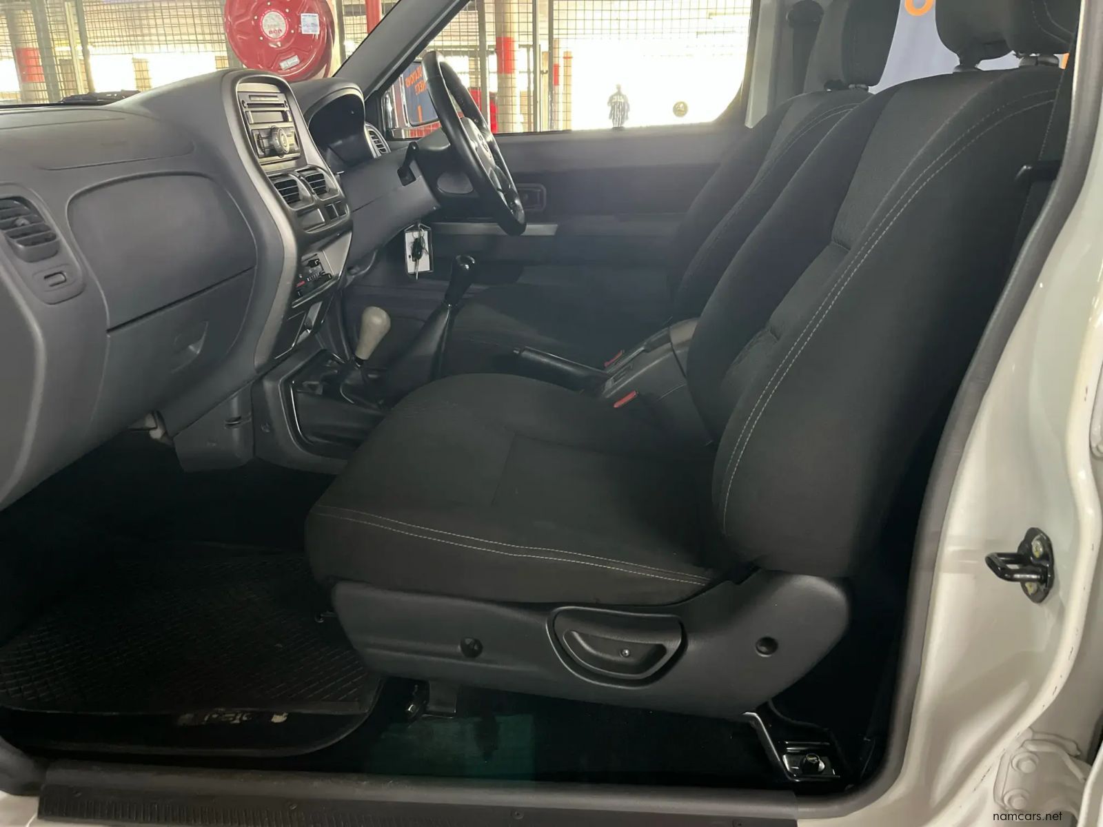 2017 Nissan Hardbody Np300 2.5 TDI Hi-Rider Pick Up Double Cab photo