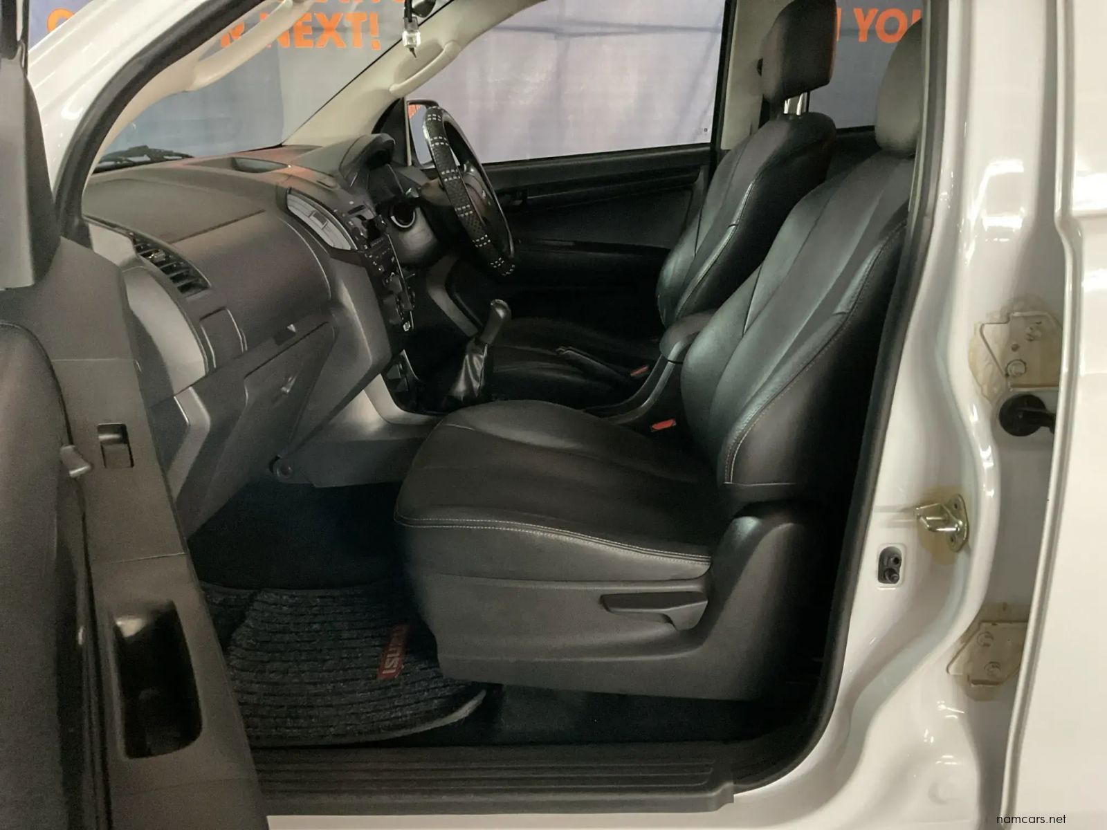 2016 Isuzu KB 240i LE Pick Up Double Cab photo