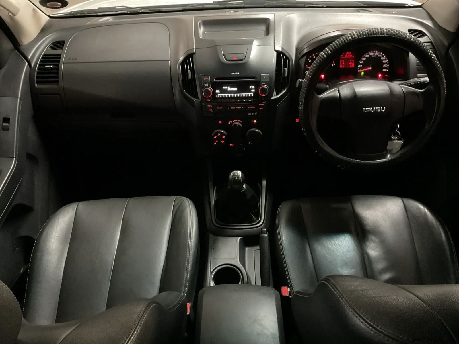 2016 Isuzu KB 240i LE Pick Up Double Cab photo