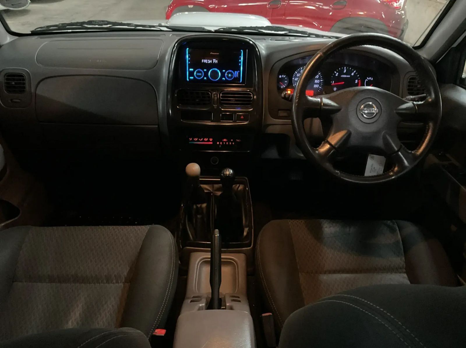 2019 Nissan Hardbody Np300 2.5 TDI 4x4 Pick Up Double Cab pictures