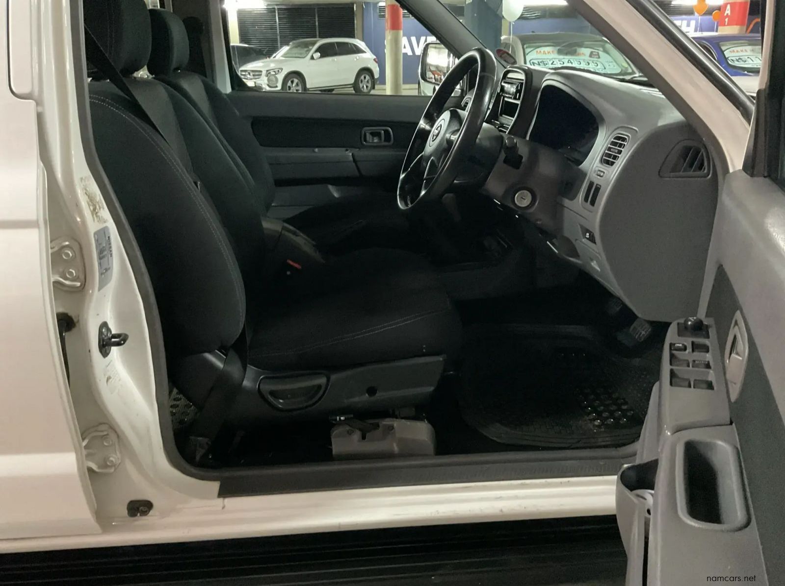 2019 Nissan Hardbody Np300 2.5 TDI 4x4 Pick Up Double Cab pictures