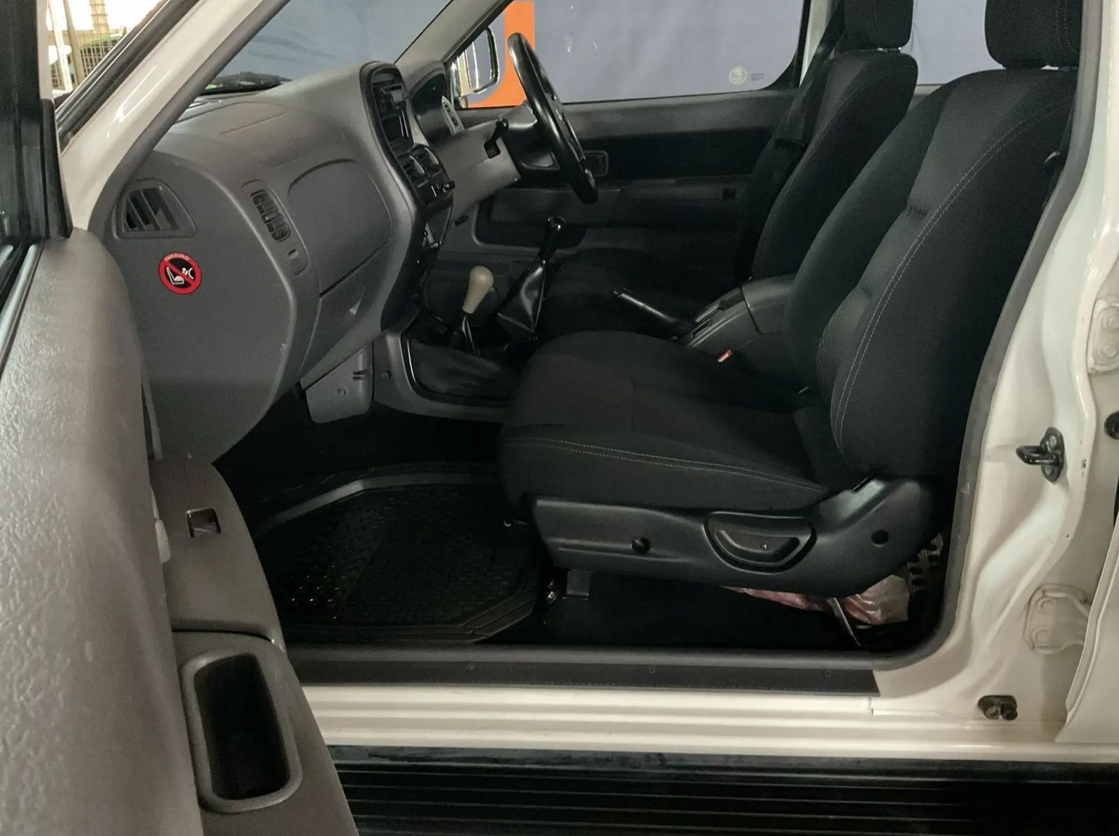 2019 Nissan Hardbody Np300 2.5 TDI 4x4 Pick Up Double Cab pictures