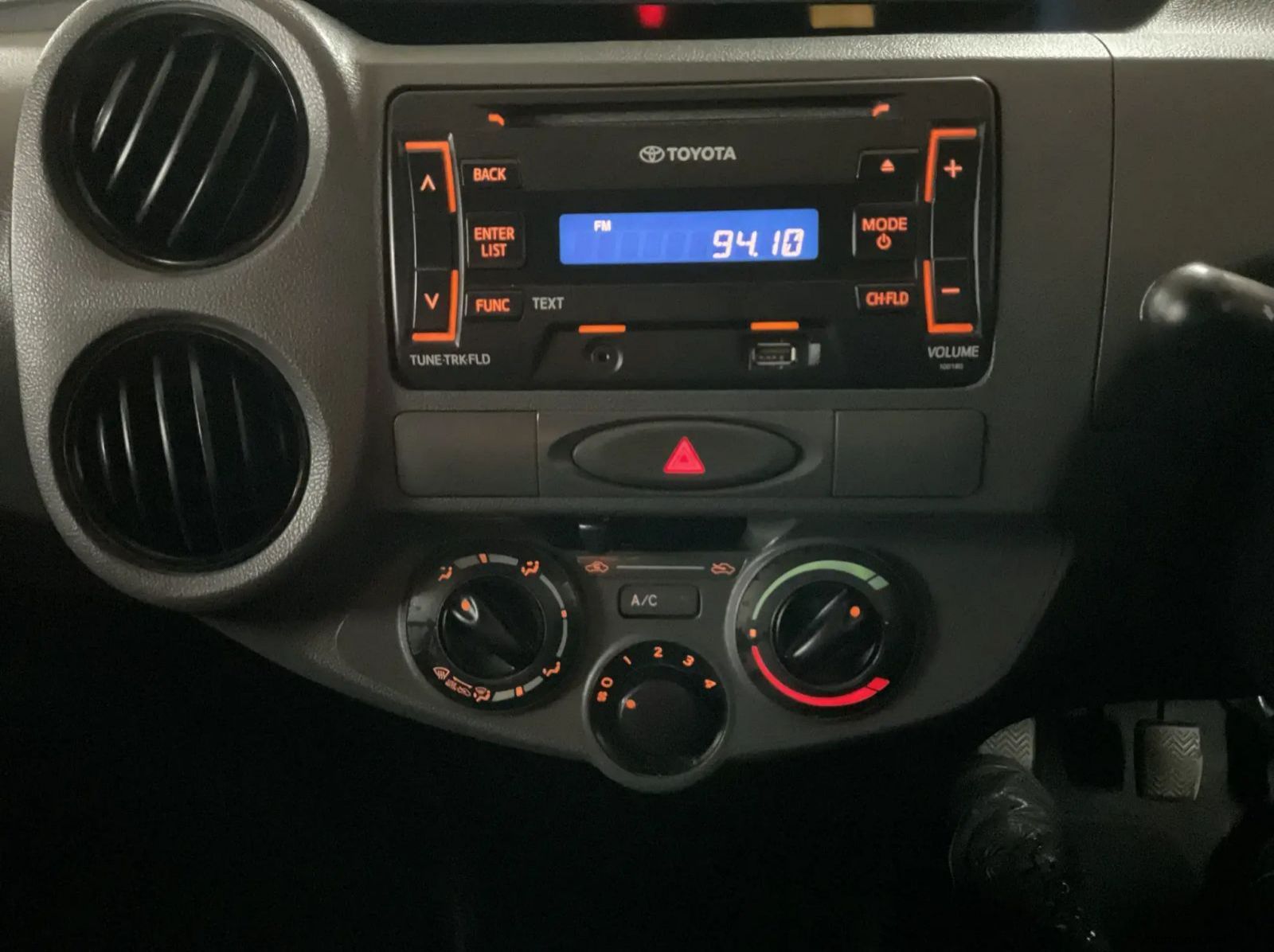 2015 Toyota Etios 1.5 XI pictures