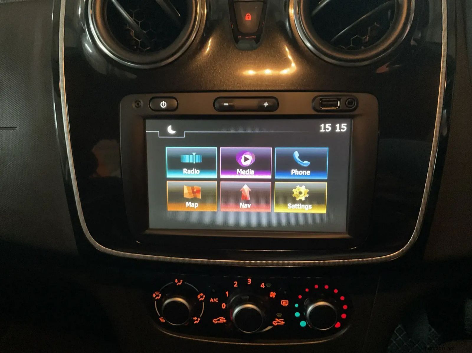 2018 Renault Sandero 900t Stepway Plus/techroad pictures