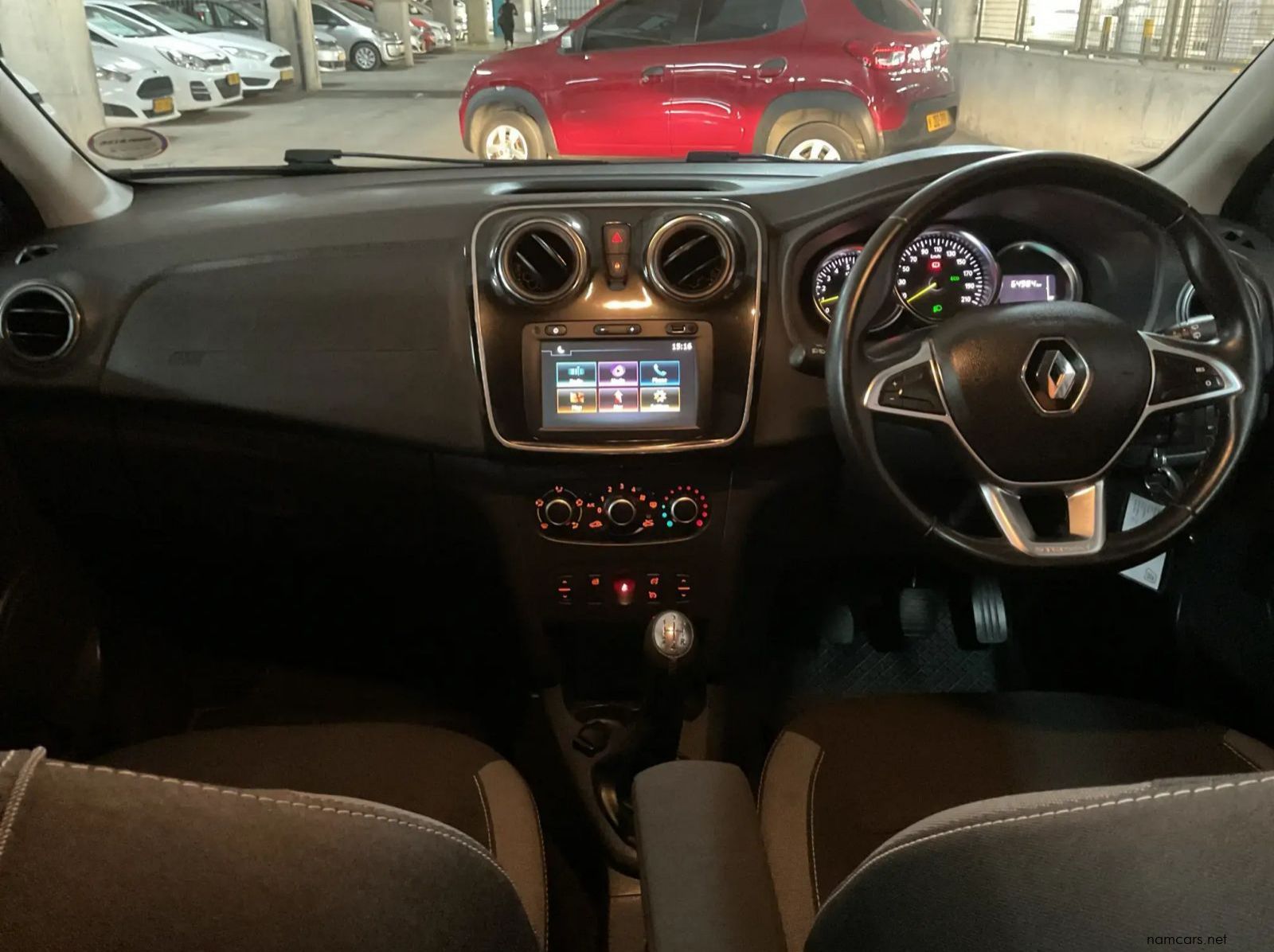 2018 Renault Sandero 900t Stepway Plus/techroad pictures