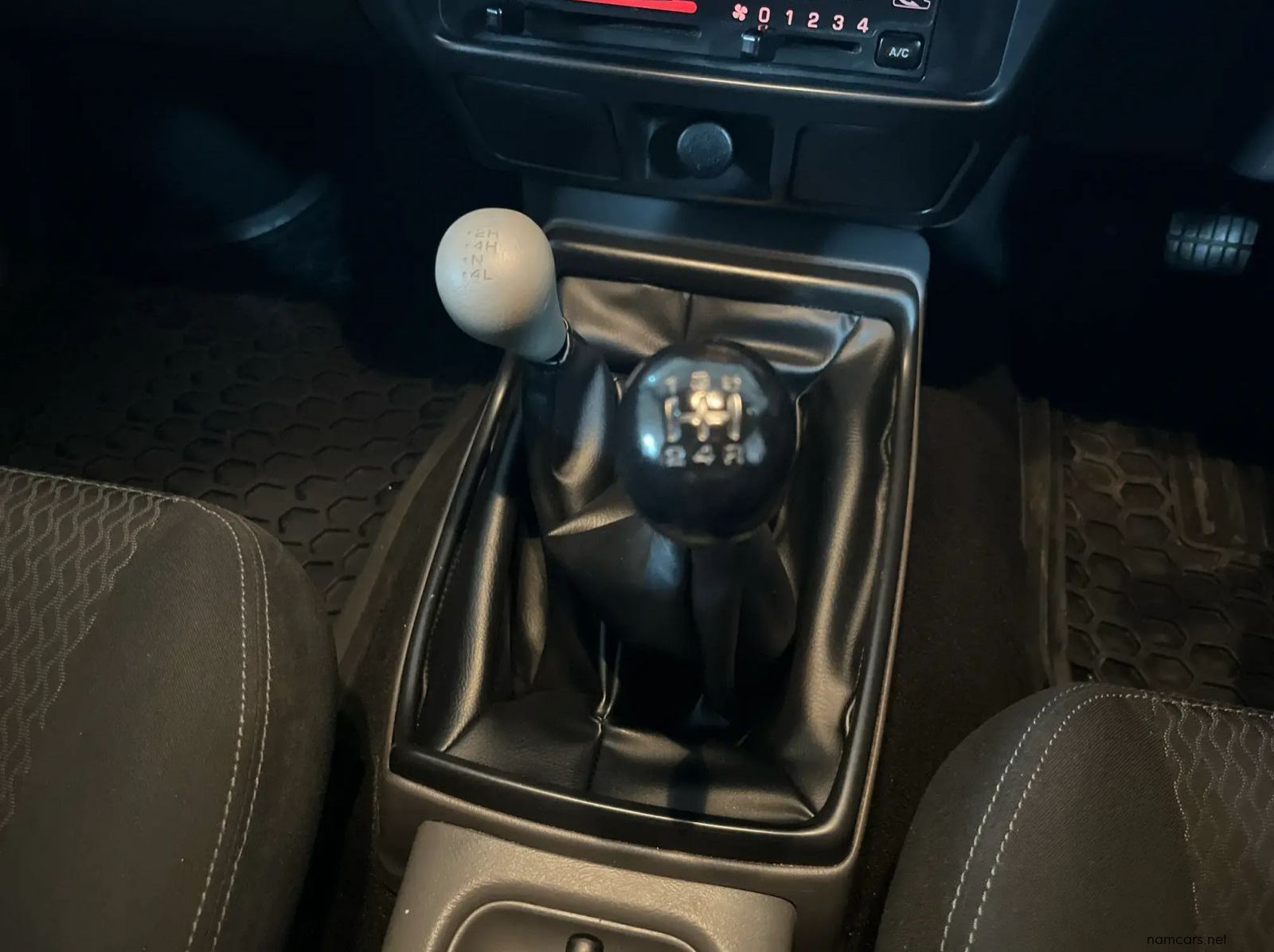 2019 Nissan Hardbody Np300 2.5 TDI 4x4 Pick Up Double Cab pictures