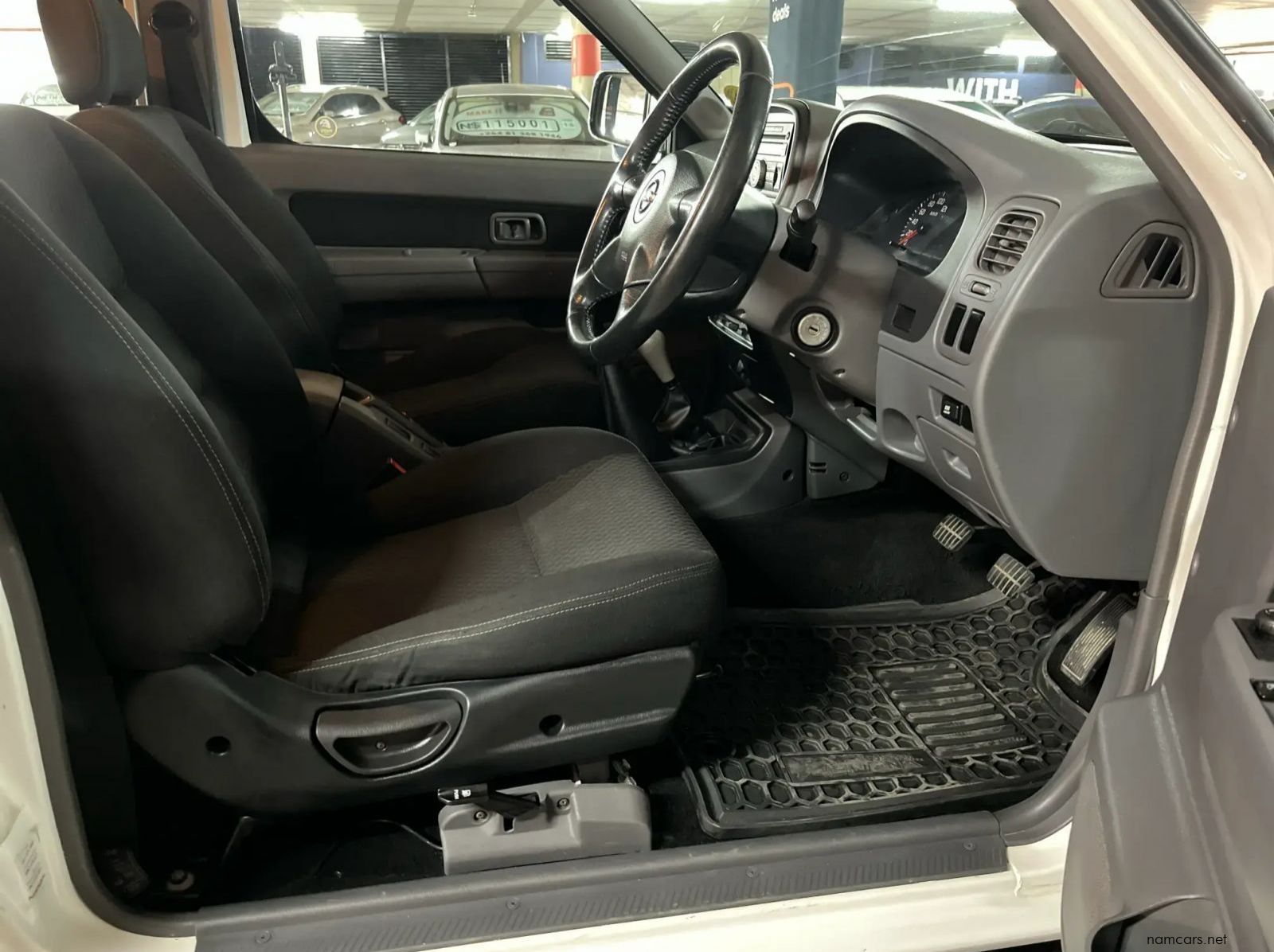 2019 Nissan Hardbody Np300 2.5 TDI 4x4 Pick Up Double Cab pictures