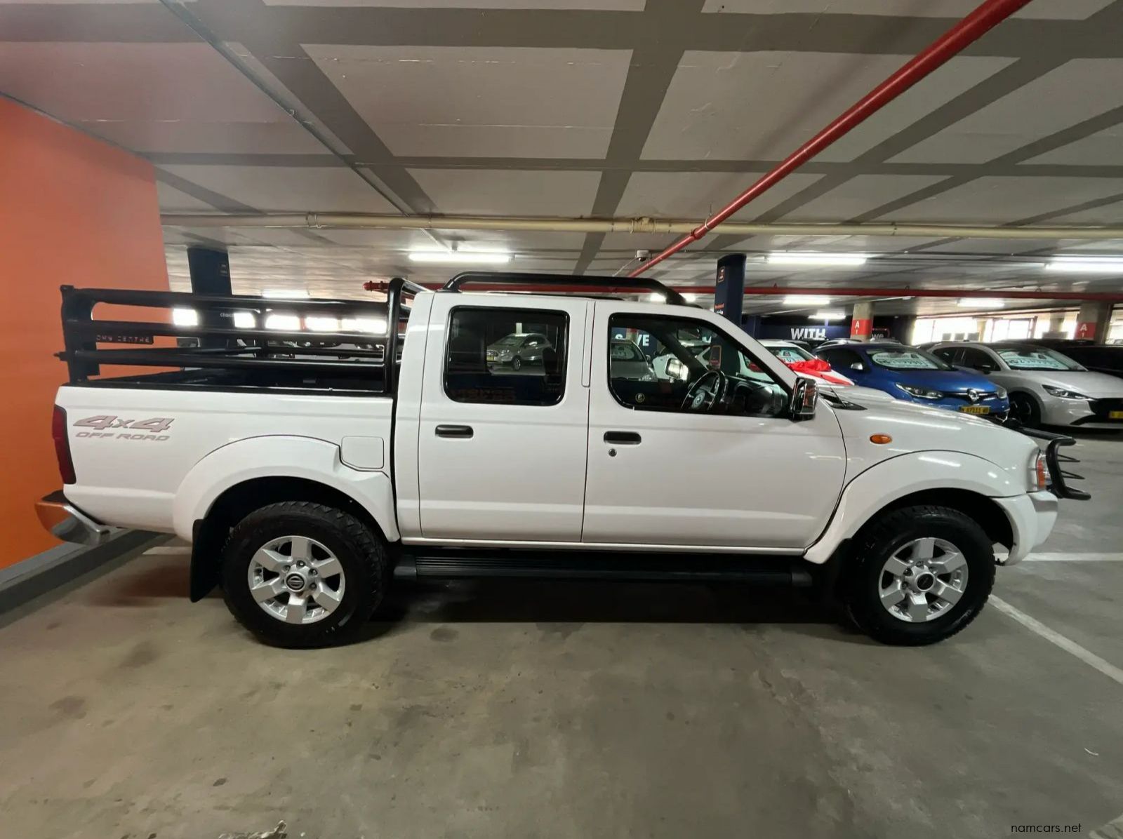 2019 Nissan Hardbody Np300 2.5 TDI 4x4 Pick Up Double Cab pictures