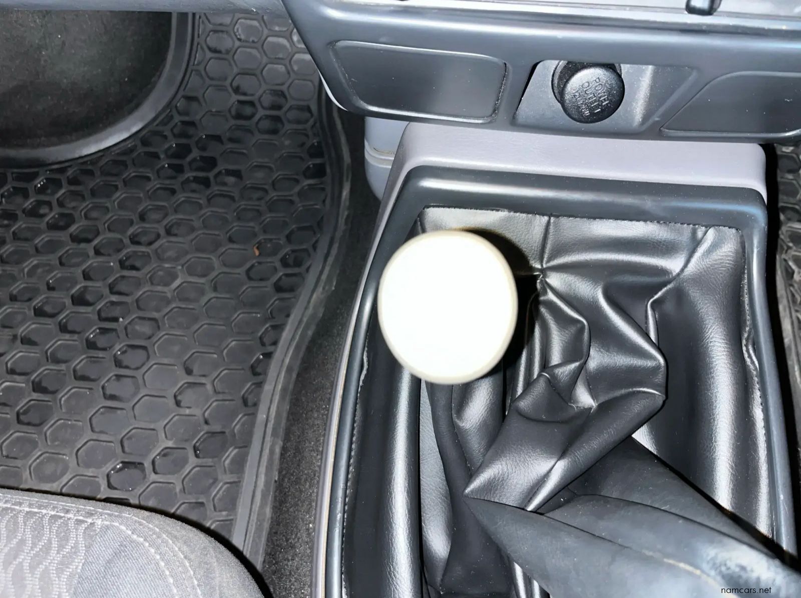 2019 Nissan Hardbody Np300 2.5 TDI 4x4 Pick Up Double Cab pictures