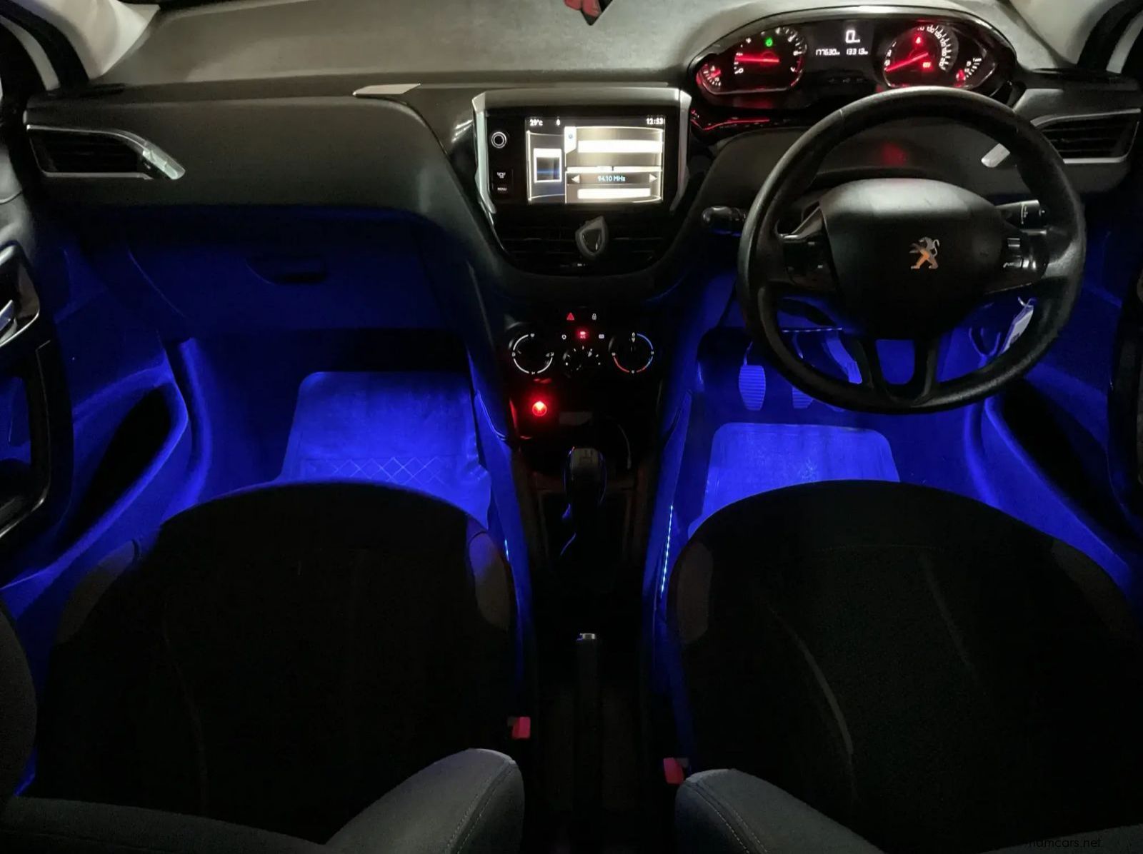 2013 Peugeot 208 1.2 VTI Access 5-Door pictures