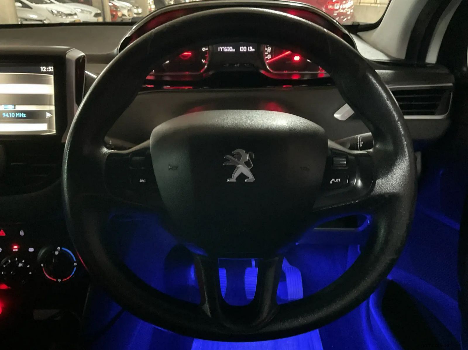 2013 Peugeot 208 1.2 VTI Access 5-Door pictures