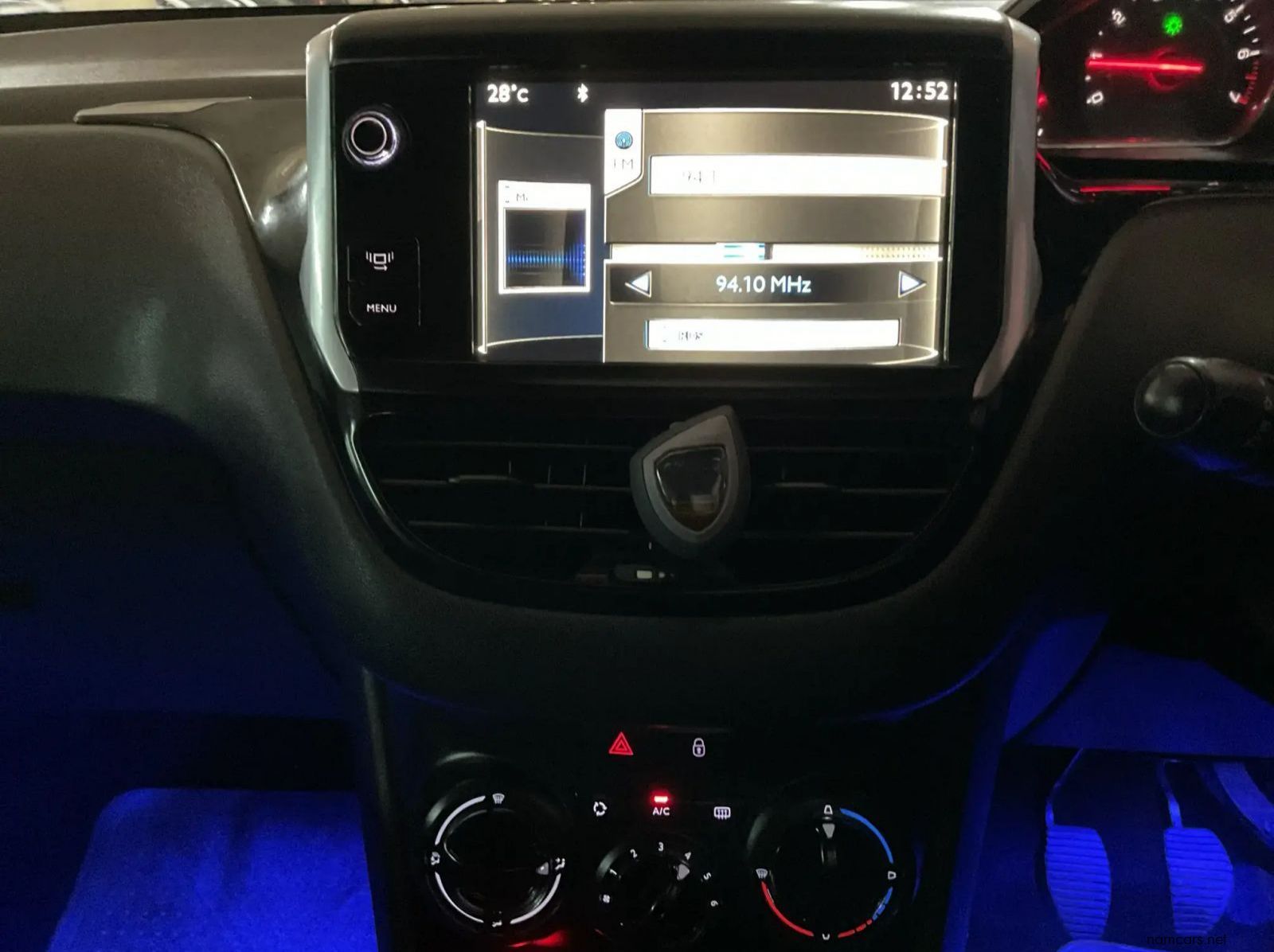 2013 Peugeot 208 1.2 VTI Access 5-Door pictures