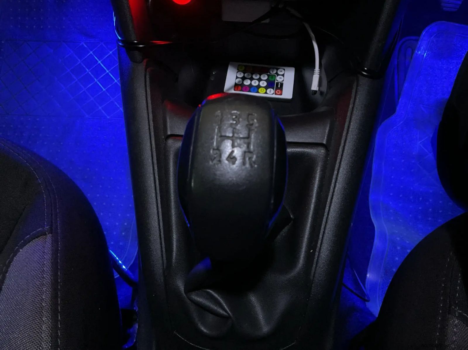 2013 Peugeot 208 1.2 VTI Access 5-Door pictures