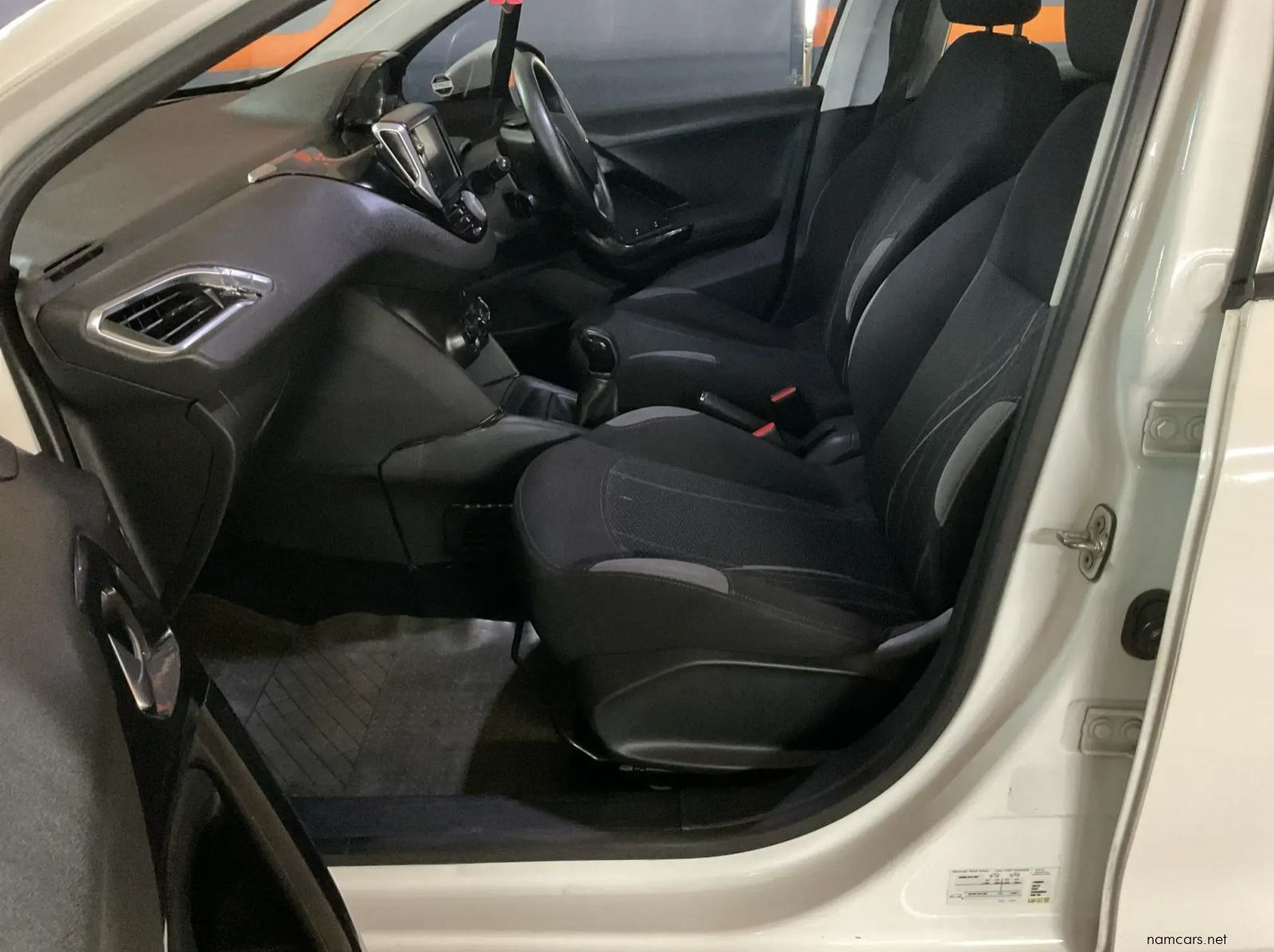 2013 Peugeot 208 1.2 VTI Access 5-Door pictures