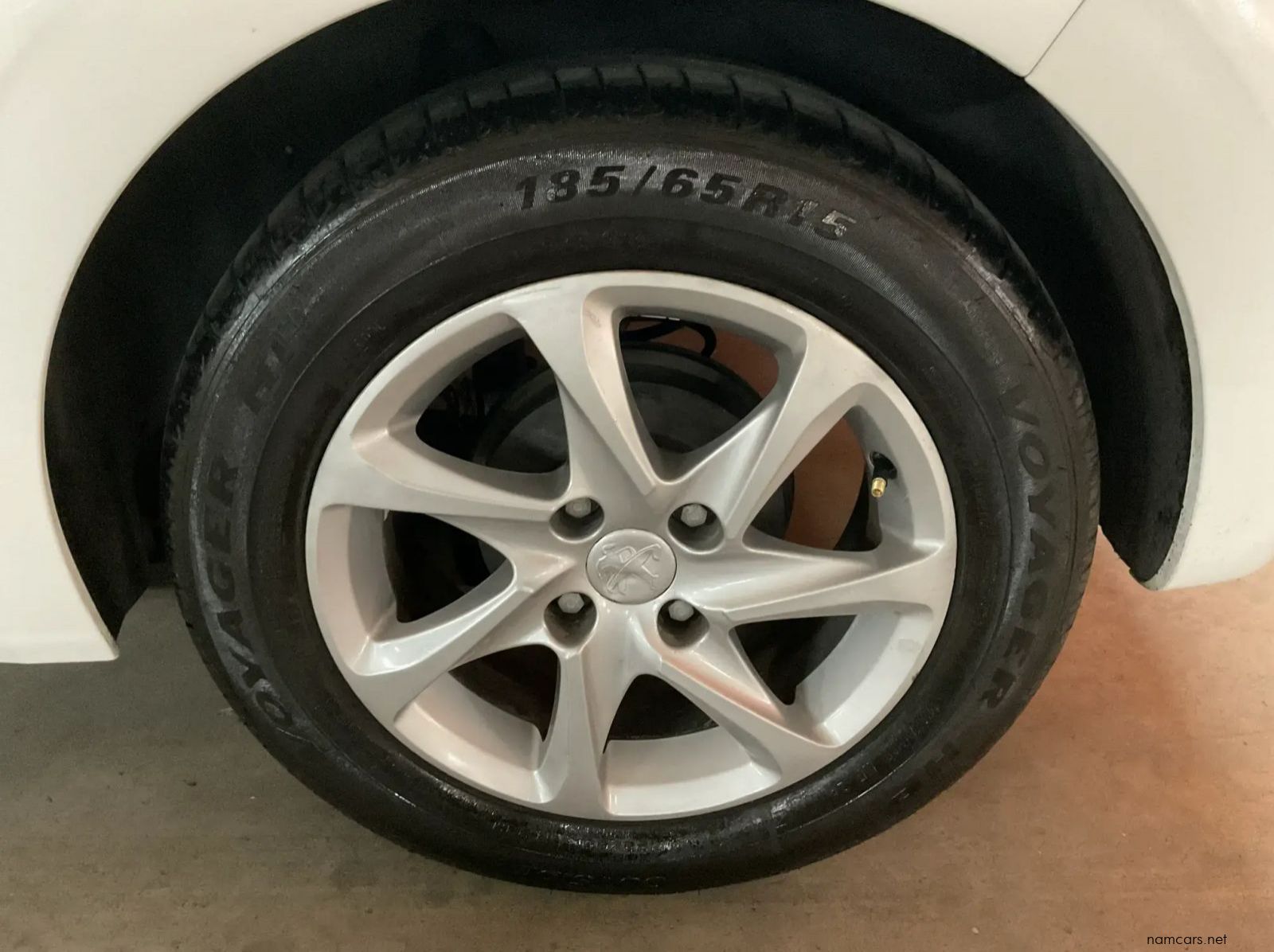 2013 Peugeot 208 1.2 VTI Access 5-Door pictures