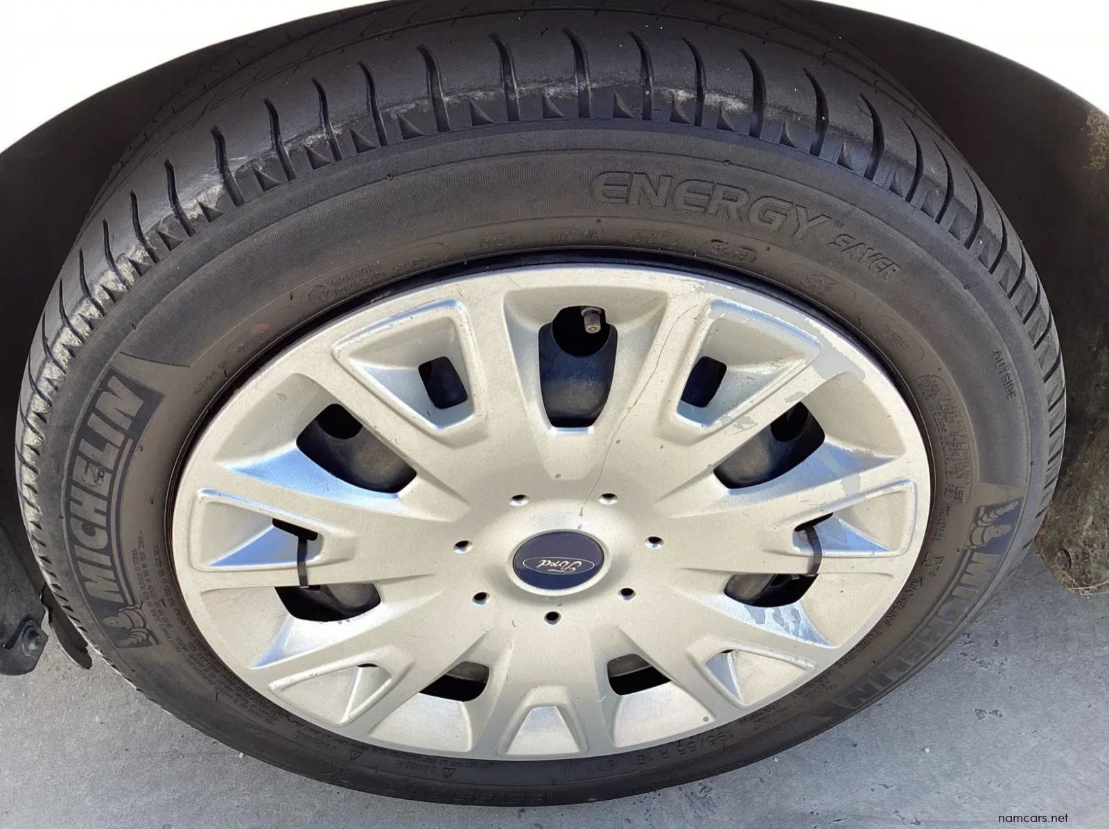 2016 Ford Ford Focus 1.0 EcoBoost Ambiente 5-Door pictures