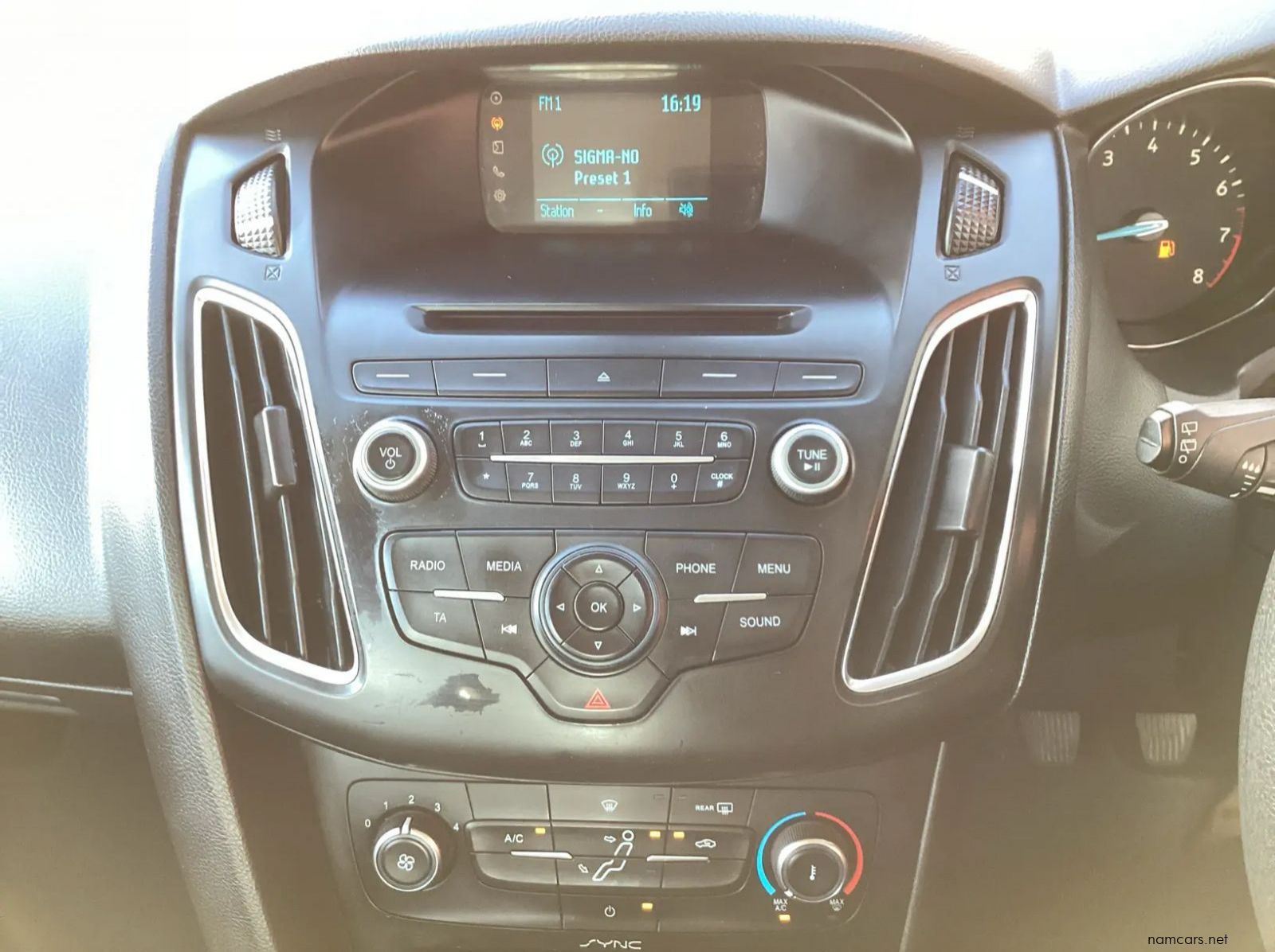 2016 Ford Ford Focus 1.0 EcoBoost Ambiente 5-Door pictures