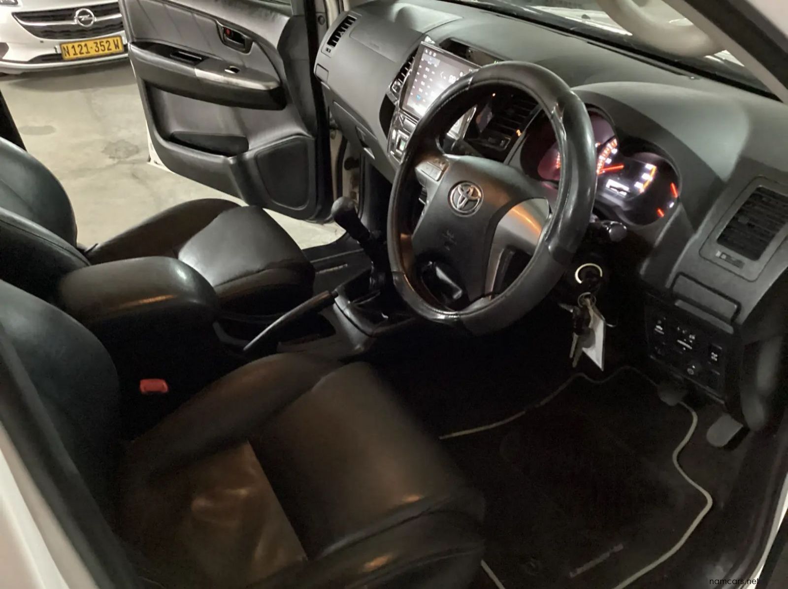 2015 Toyota Hilux 3.0 D-4d Legend 45 4x4 Pick Up Double Cab pictures