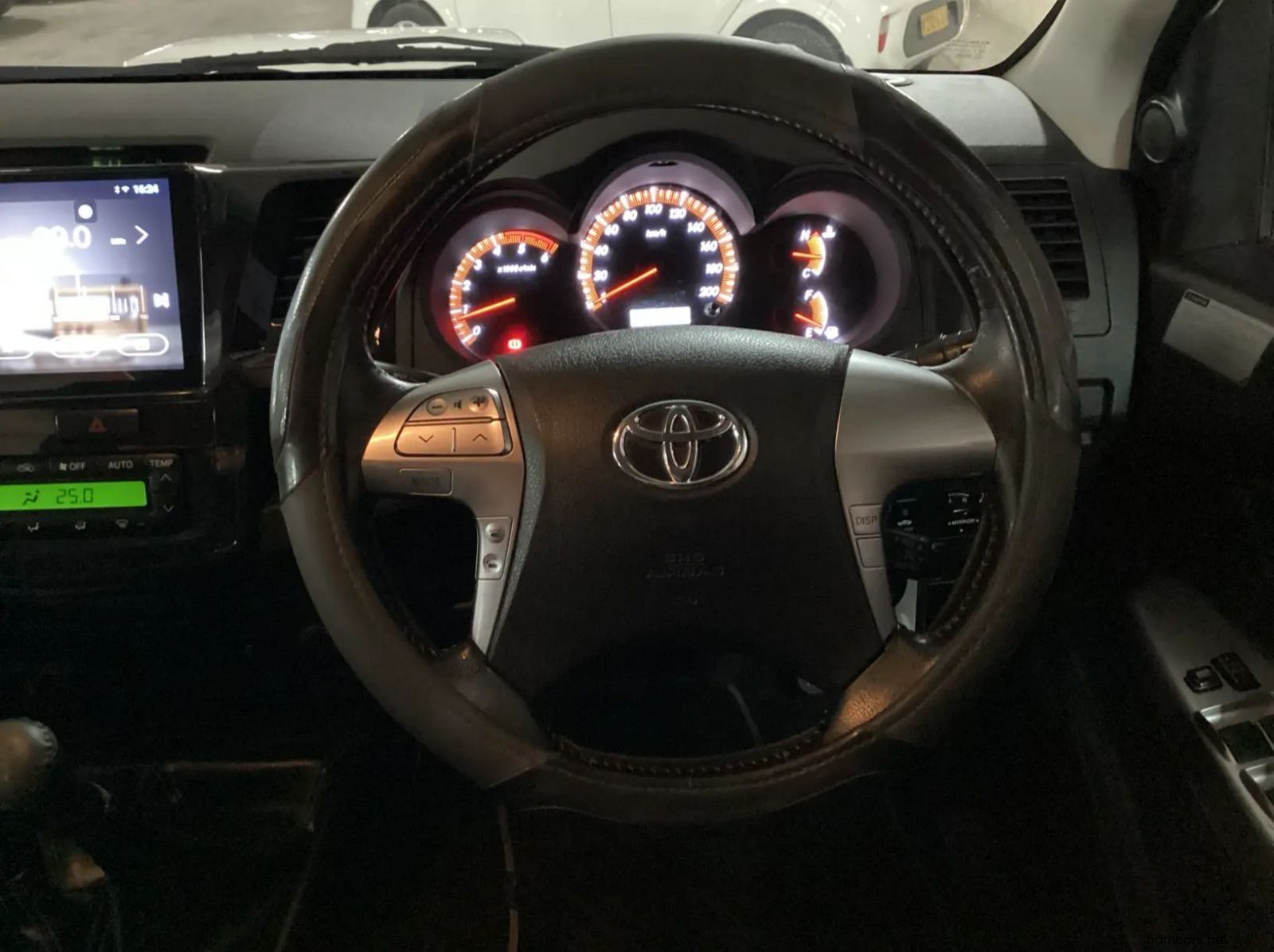 2015 Toyota Hilux 3.0 D-4d Legend 45 4x4 Pick Up Double Cab pictures