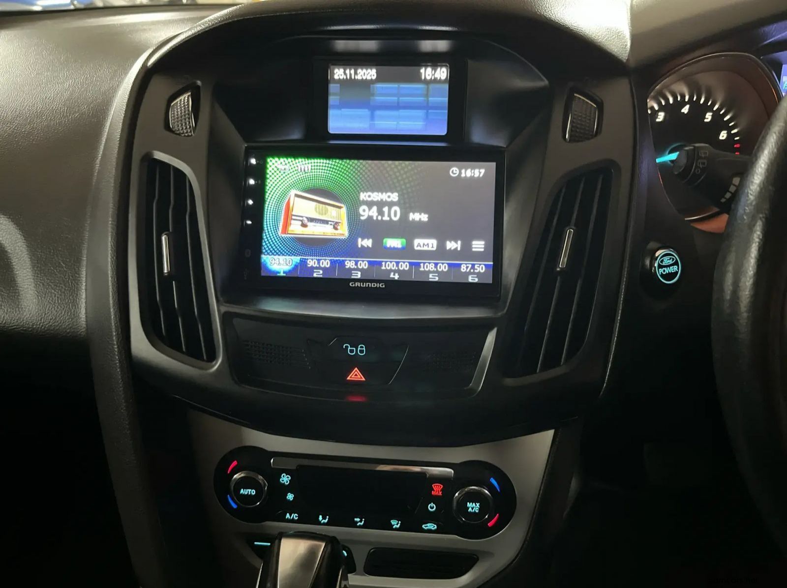 2015 Ford Focus 2.0 GDI Trend Powershift pictures