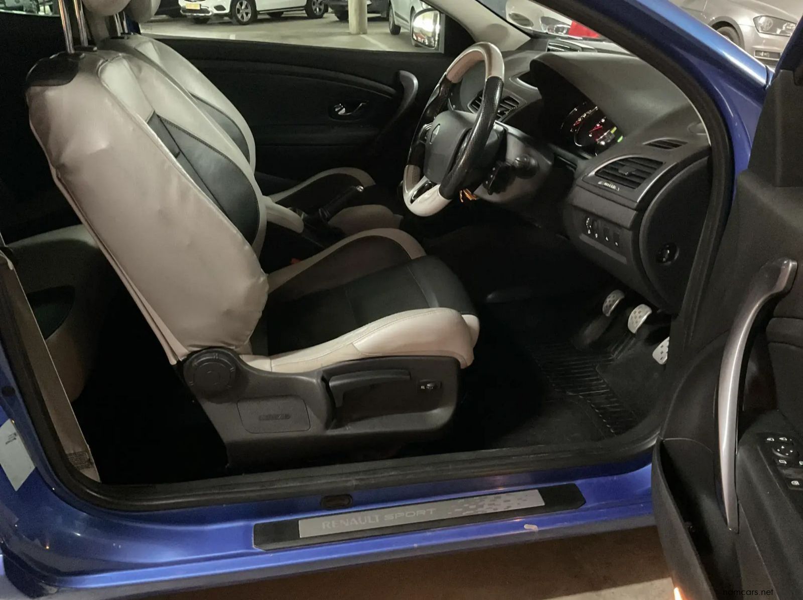 2016 Renault Megane III 2.0T GT Coupe 3-Door pictures