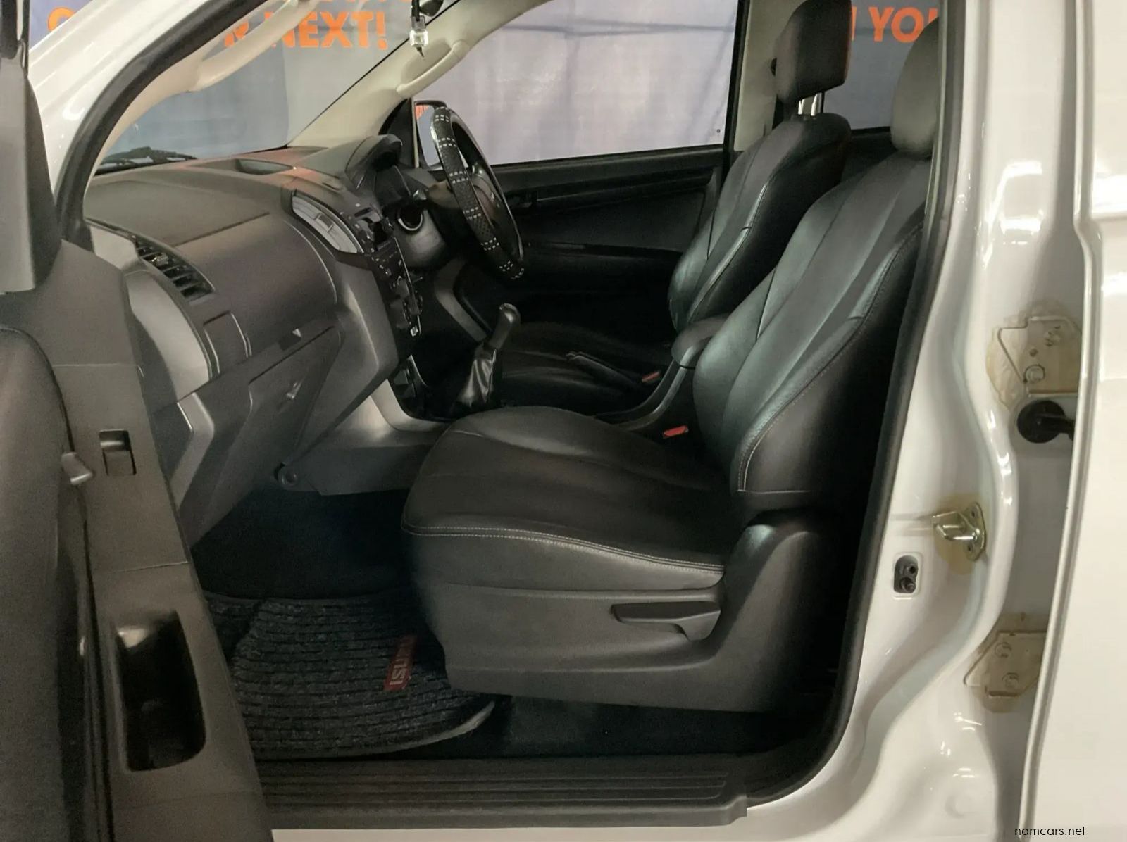 2016 Isuzu KB 240i LE Pick Up Double Cab pictures