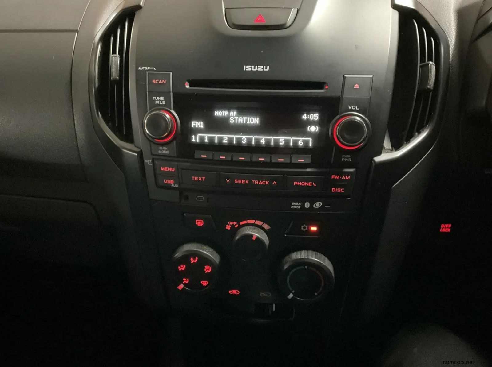 2016 Isuzu KB 240i LE Pick Up Double Cab pictures