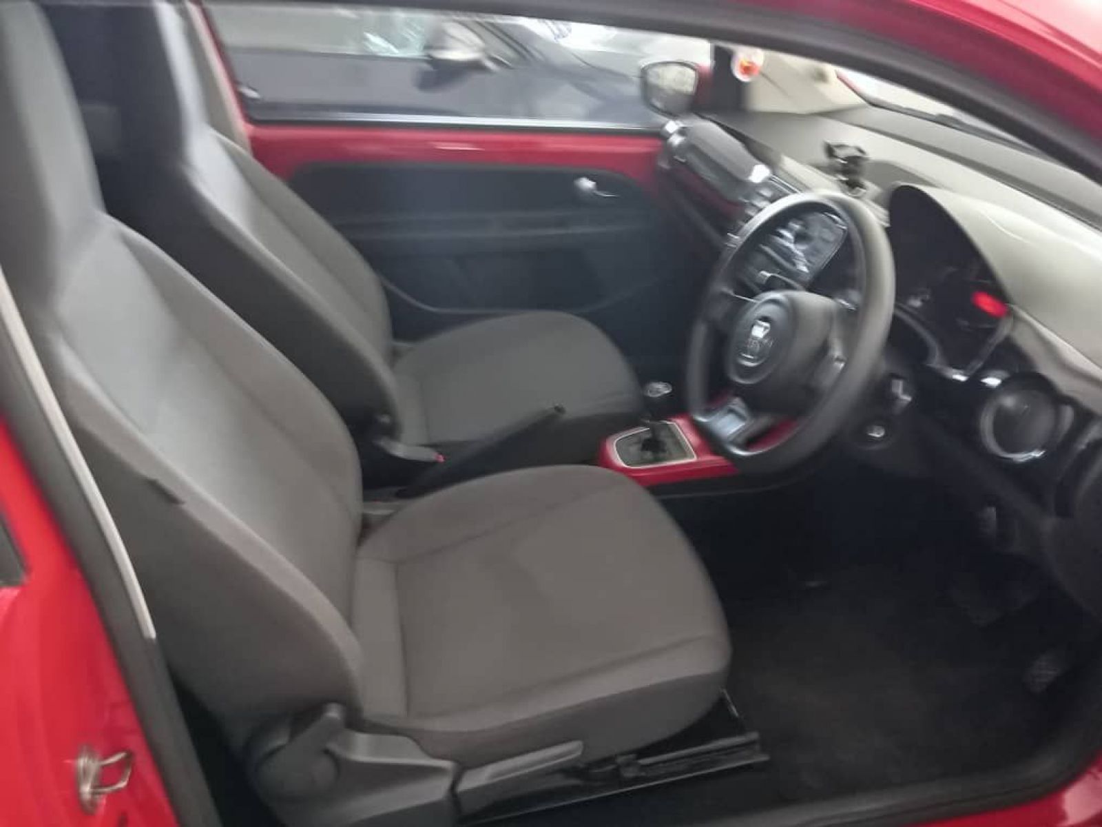 2013 Volkswagen UP 1.0 Auto photo