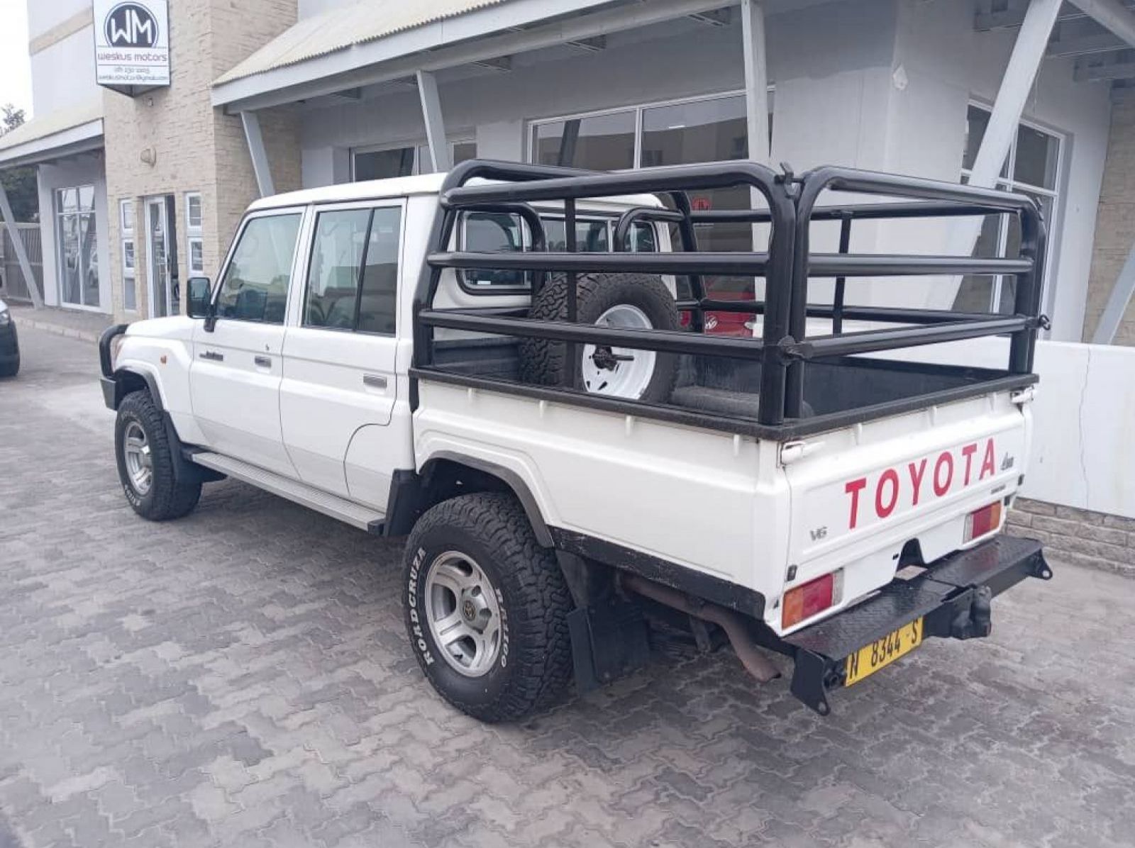 2013 Toyota Land Cruiser 4.0 V6 pictures