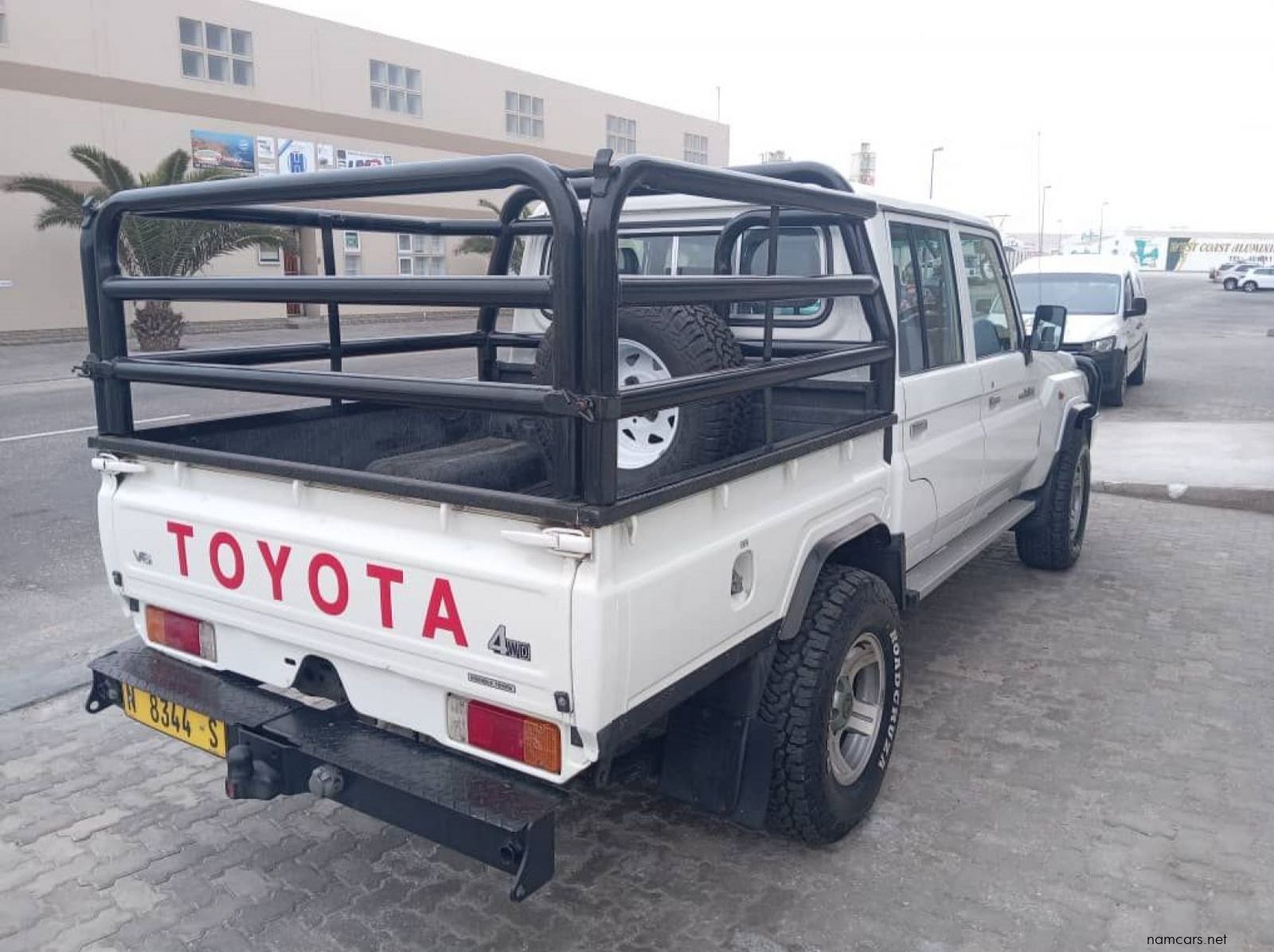 2013 Toyota Land Cruiser 4.0 V6 pictures