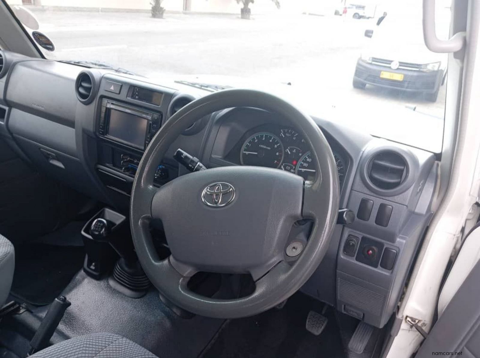 2013 Toyota Land Cruiser 4.0 V6 pictures