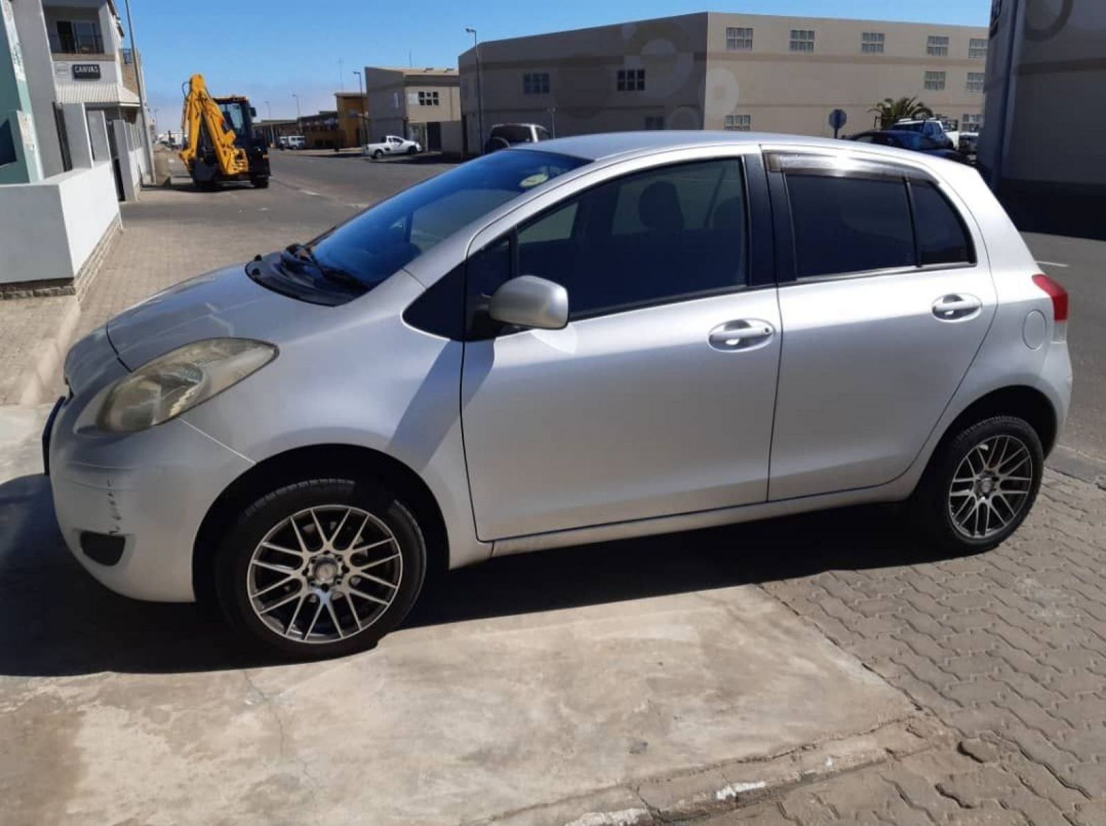 2009 Toyota Vitz 1.3 Auto pictures