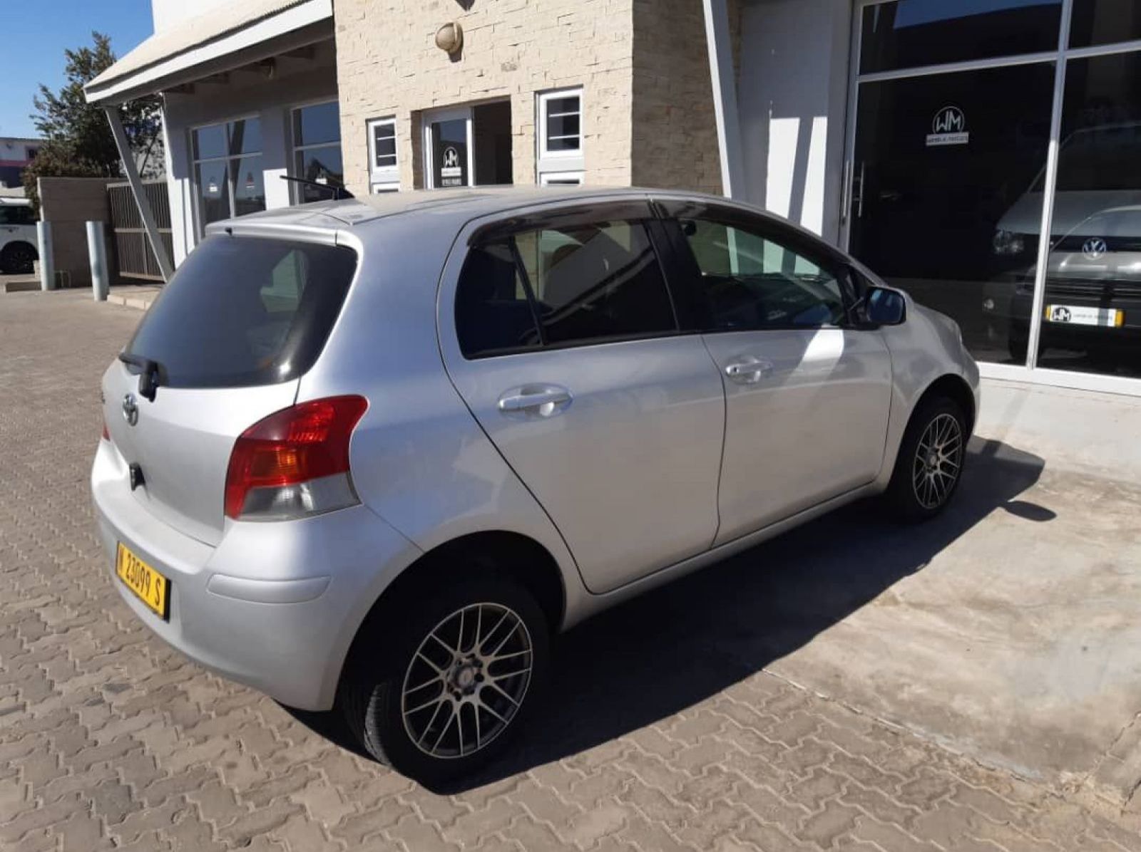 2009 Toyota Vitz 1.3 Auto pictures