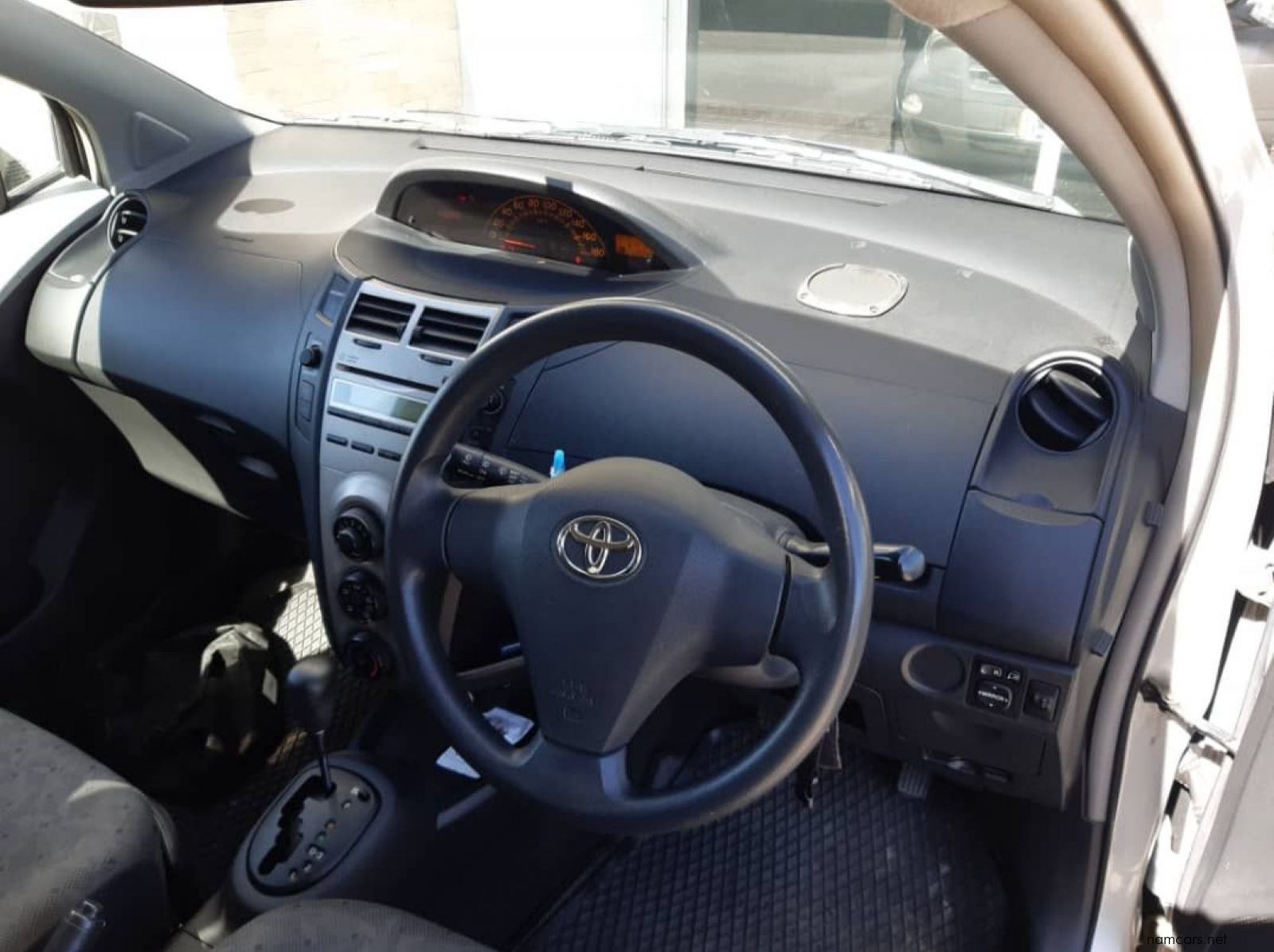 2009 Toyota Vitz 1.3 Auto pictures