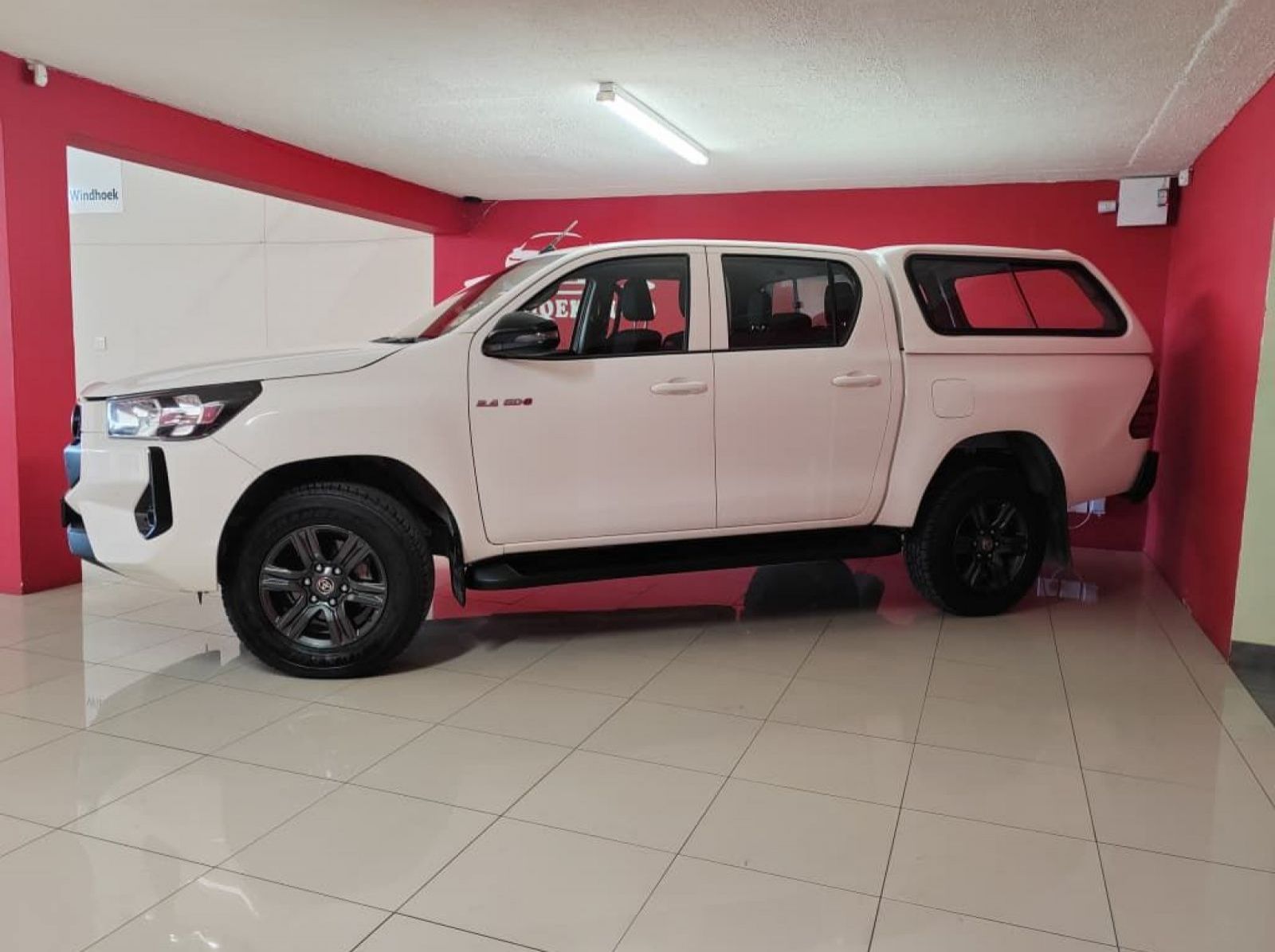 2024 Toyota Hilux 2.4GD6 Raider DC 4x4 AT pictures