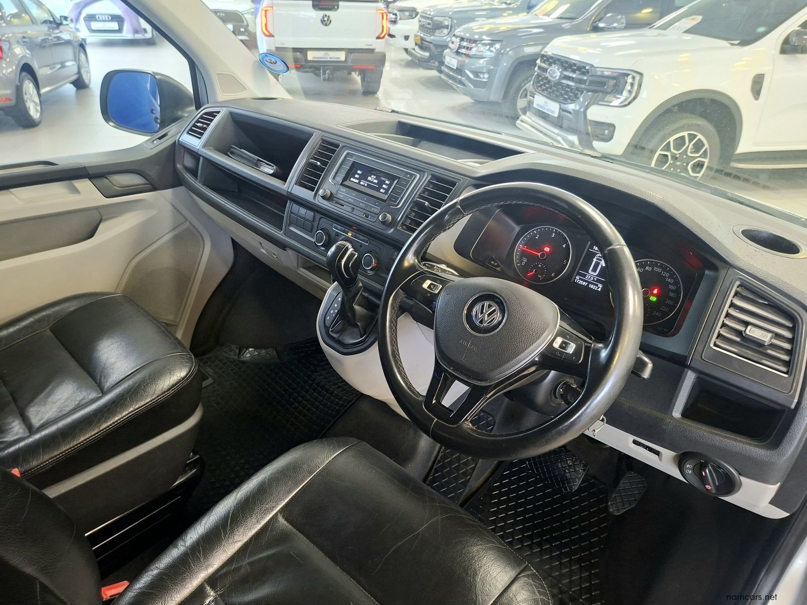 2016 Volkswagen T6 Crew Bus 2.0 Bi-TDI 132kw 4Motion DSG photo