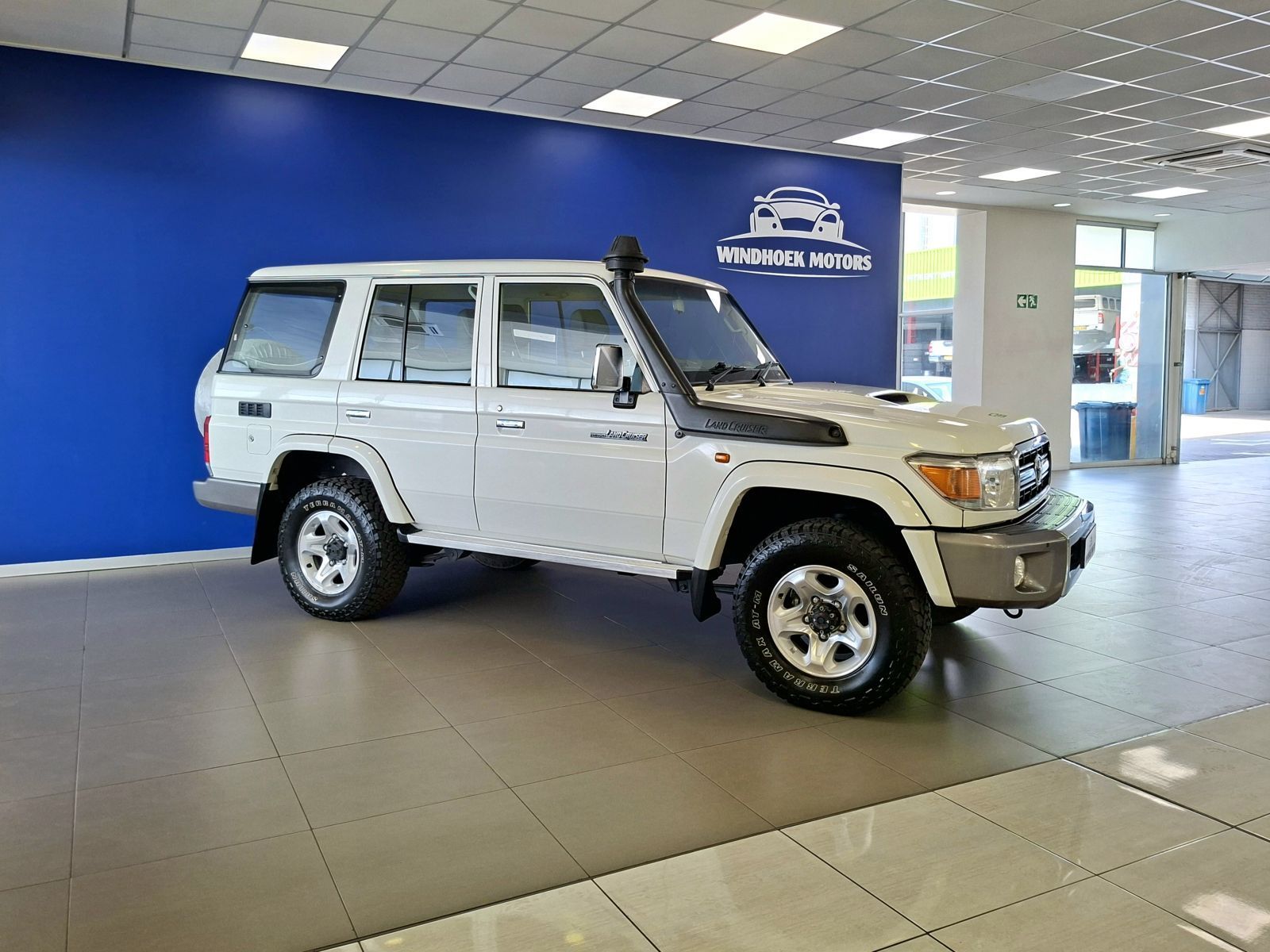 2020 Toyota Land Cruiser 76 4.5D V8 SW photo