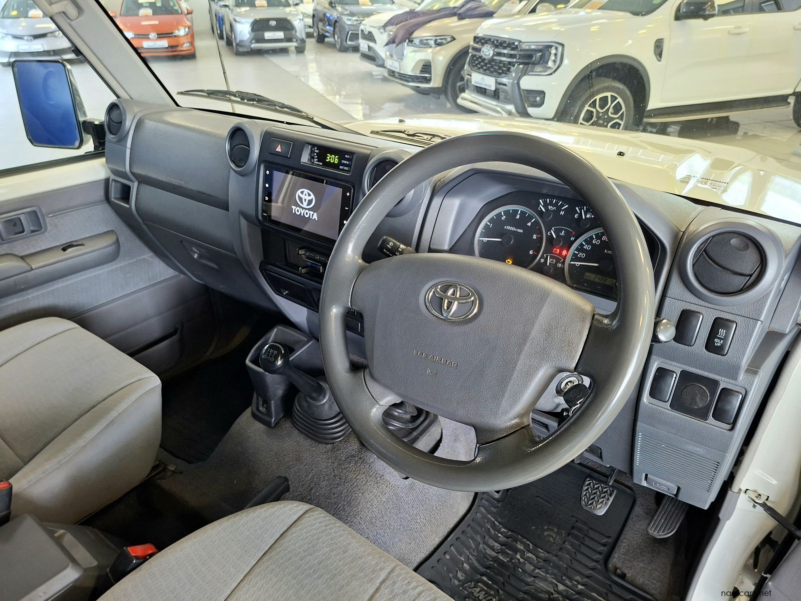 2020 Toyota Land Cruiser 76 4.5D V8 SW photo