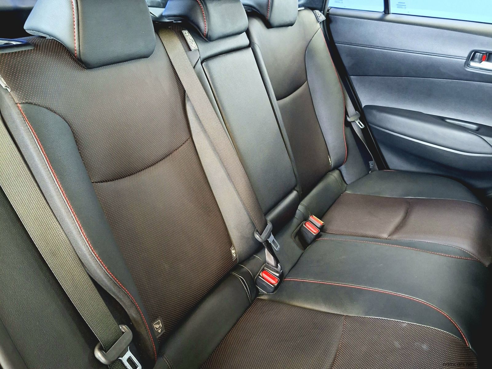 2024 Toyota Corolla Cross 1.8 GR-S Hybrid photo