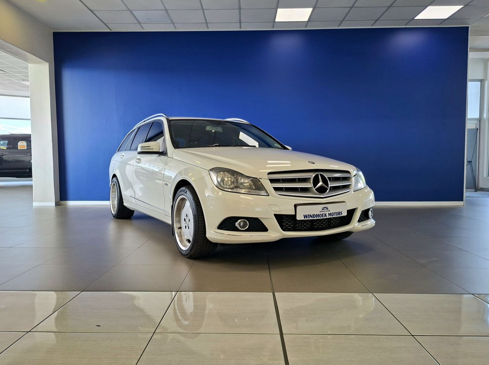 Used Mercedes-Benz C180 BE Estate Classic Automatic  for sale in Windhoek, Namibia
