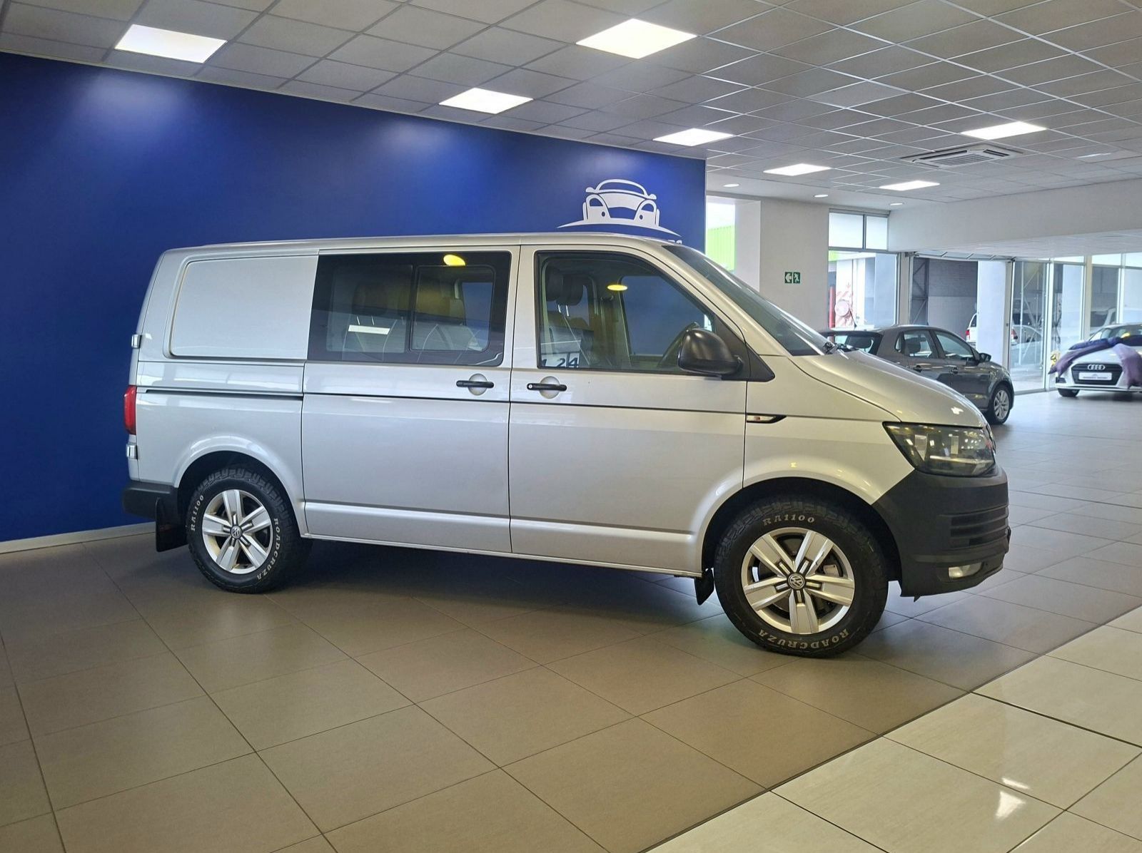 2016 Volkswagen T6 Crew Bus 2.0 Bi-TDI 132kw 4Motion DSG pictures