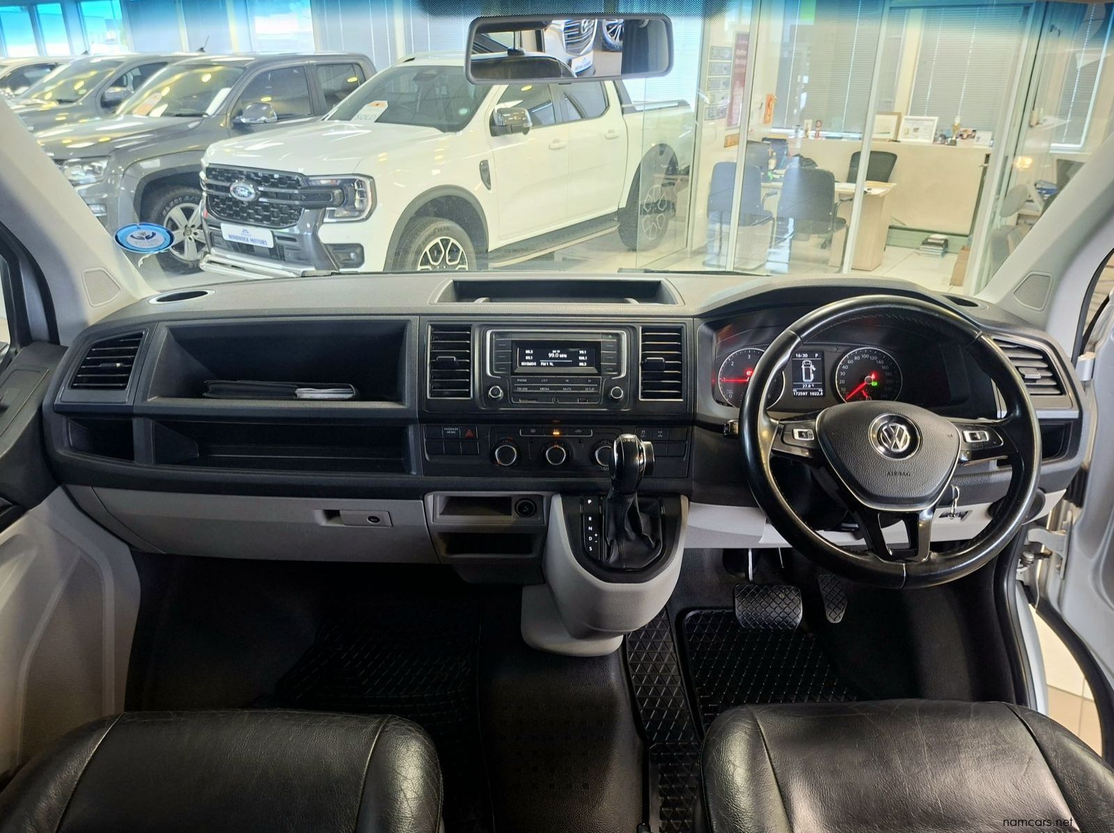 2016 Volkswagen T6 Crew Bus 2.0 Bi-TDI 132kw 4Motion DSG pictures