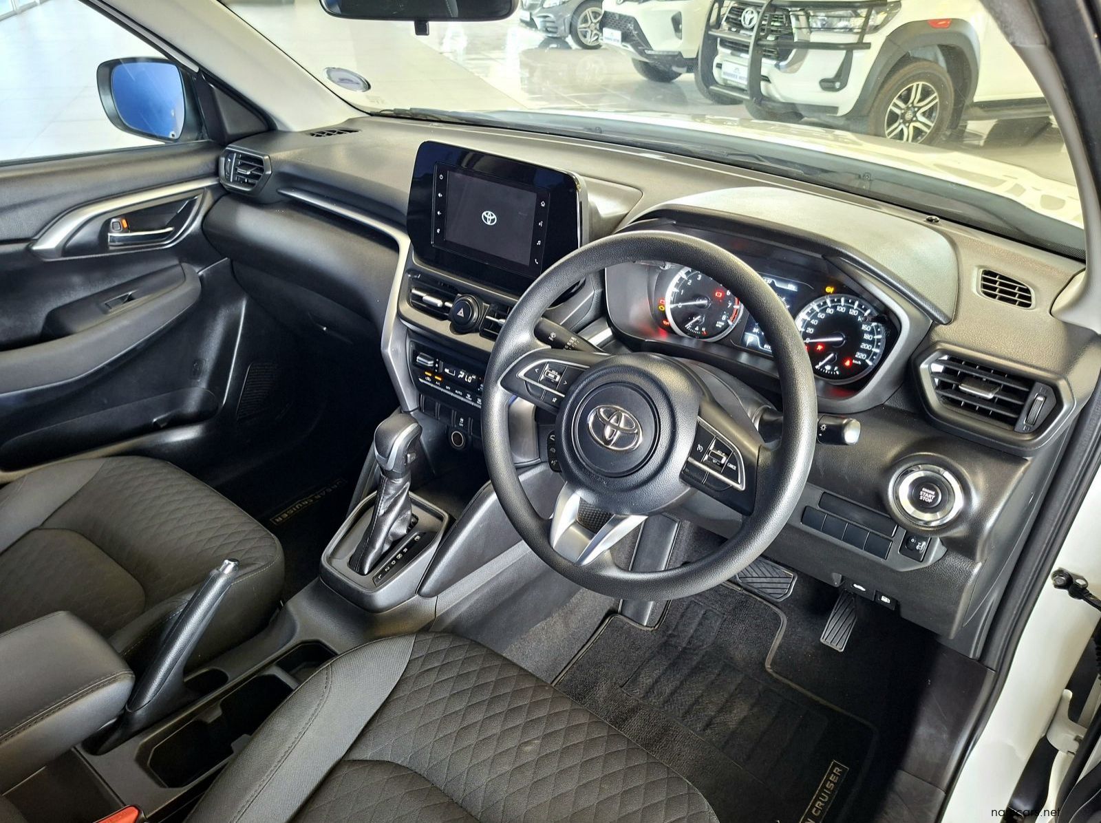 2024 Toyota Urban Cruiser 1.5 XR Automatic pictures