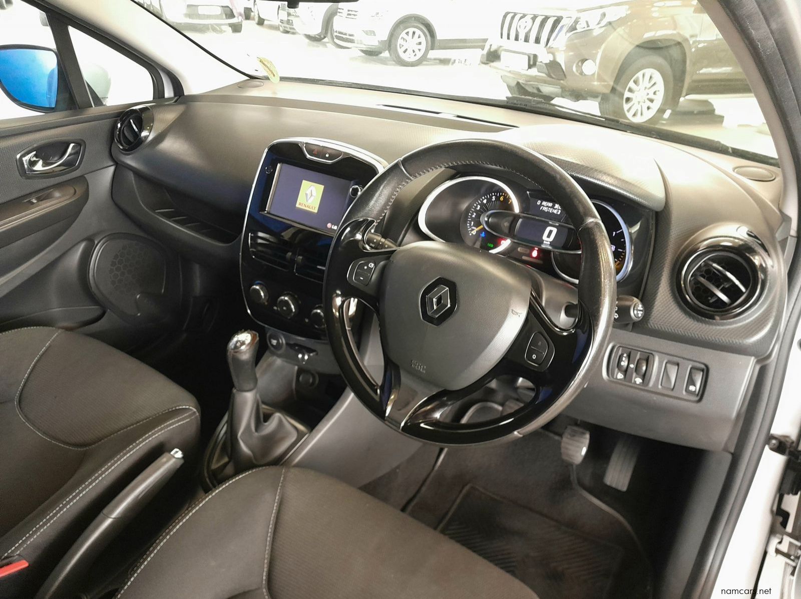 2015 Renault Clio 1.2T Expression pictures