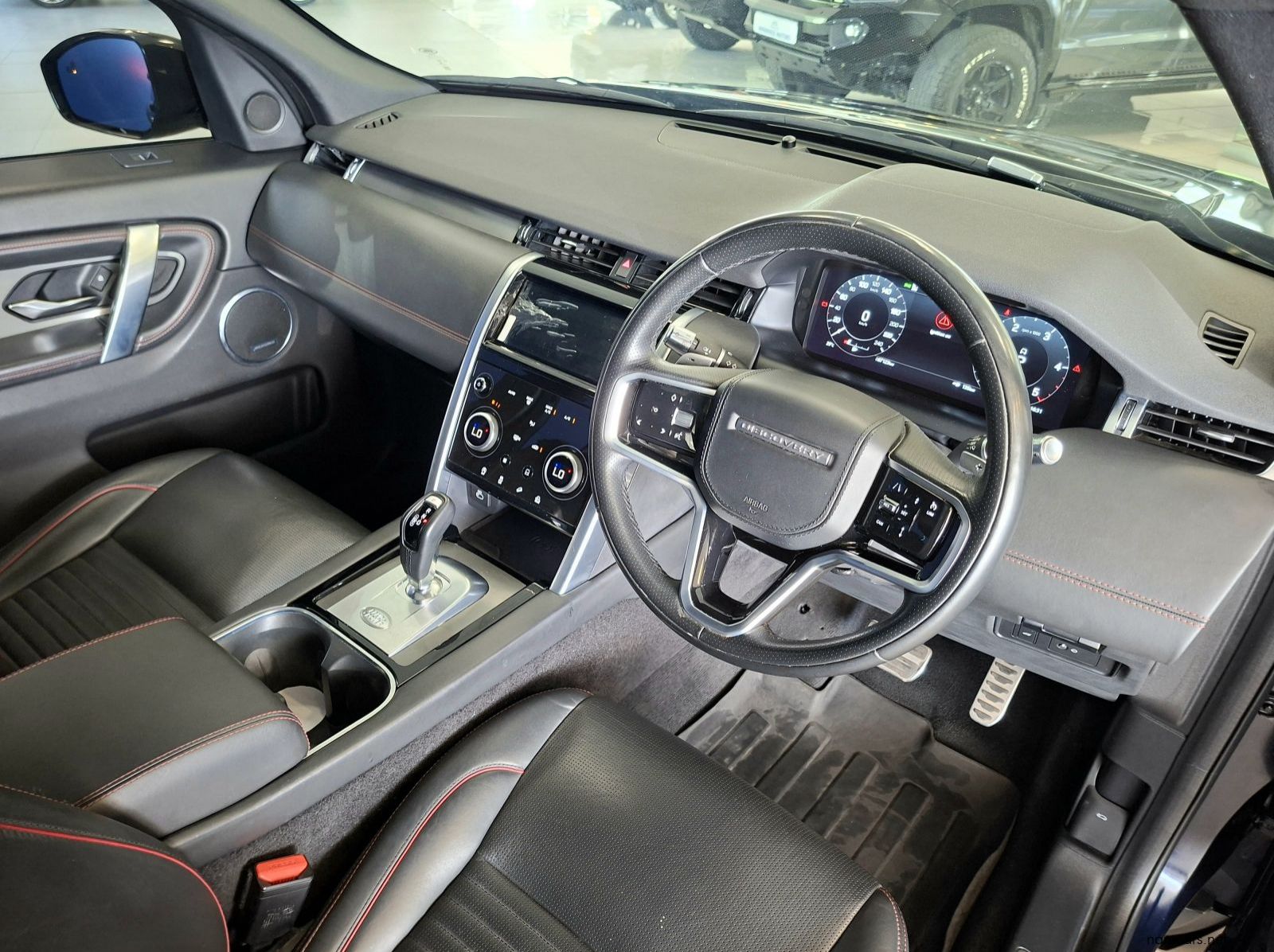 2022 Land Rover Discovery Sport 2.0D HSE R-Dynamic D200 pictures