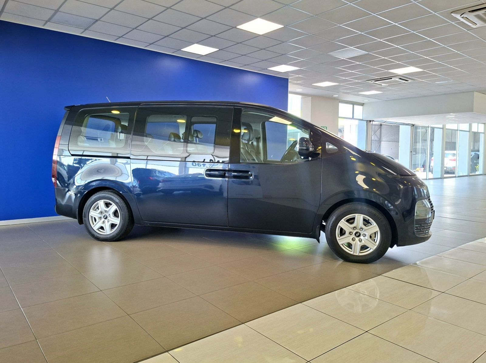 2022 Hyundai Staria 2.2D Executive Automatic 9 Seater pictures